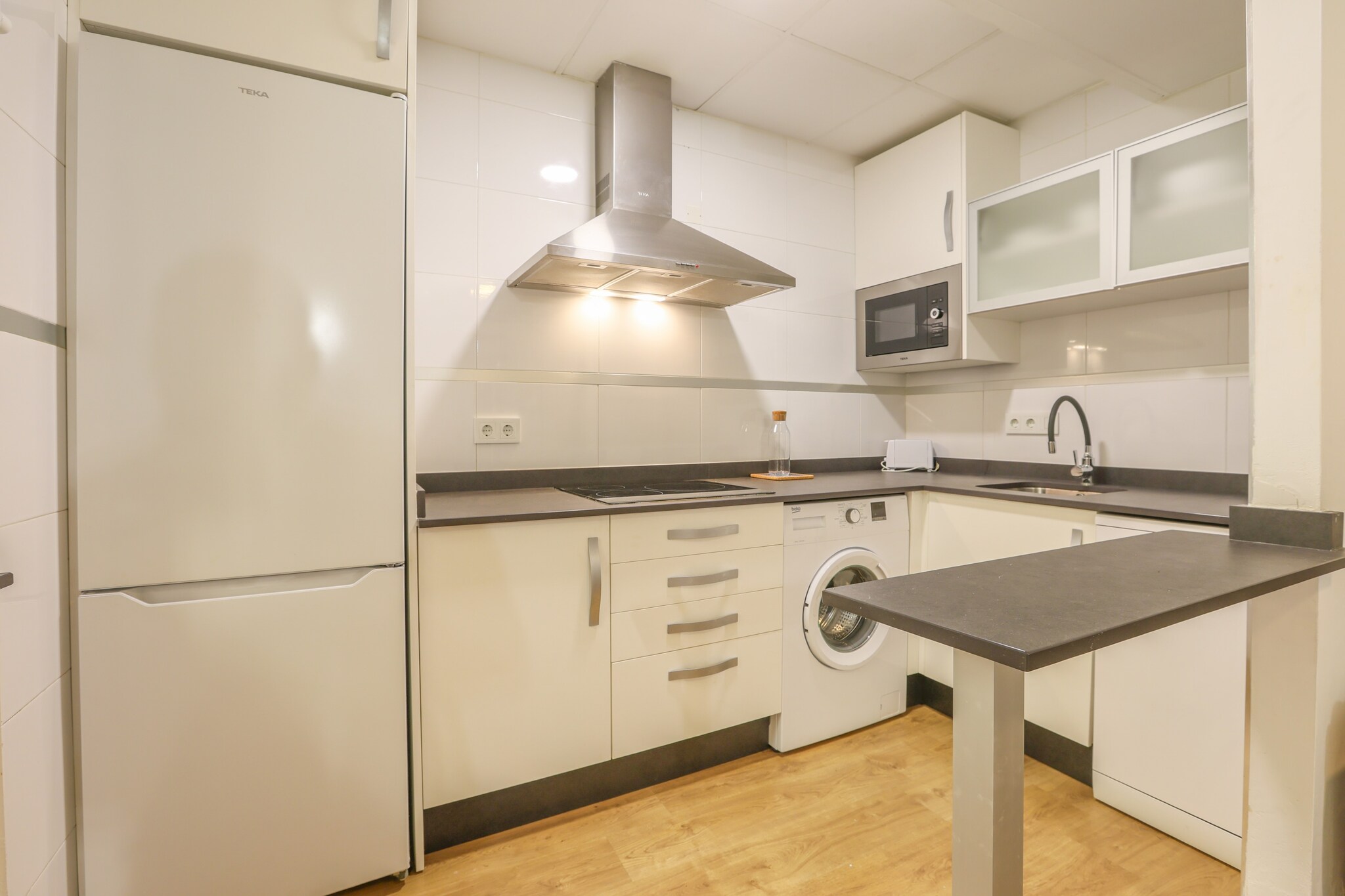 Living room, Kitchen(cooker, microwave), bedroom(double bed), bathroom, bathroom, double sofa bed, coffee machine, dishwasher, fridge-freezer, bath tub, shower, washbasin, washbasin, toilet, toilet, air conditioning, children\'s bed, high chair