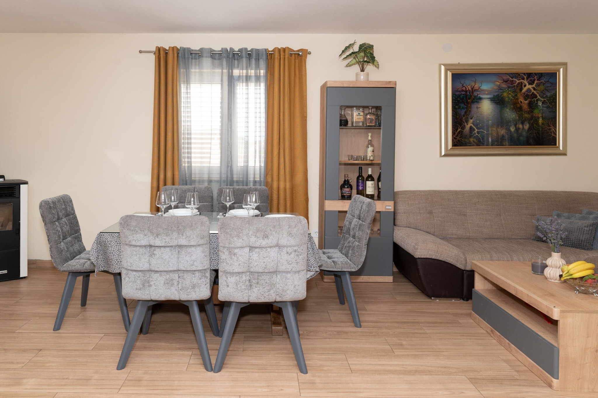 Five Bedroom Villa With Pool-Esszimmer