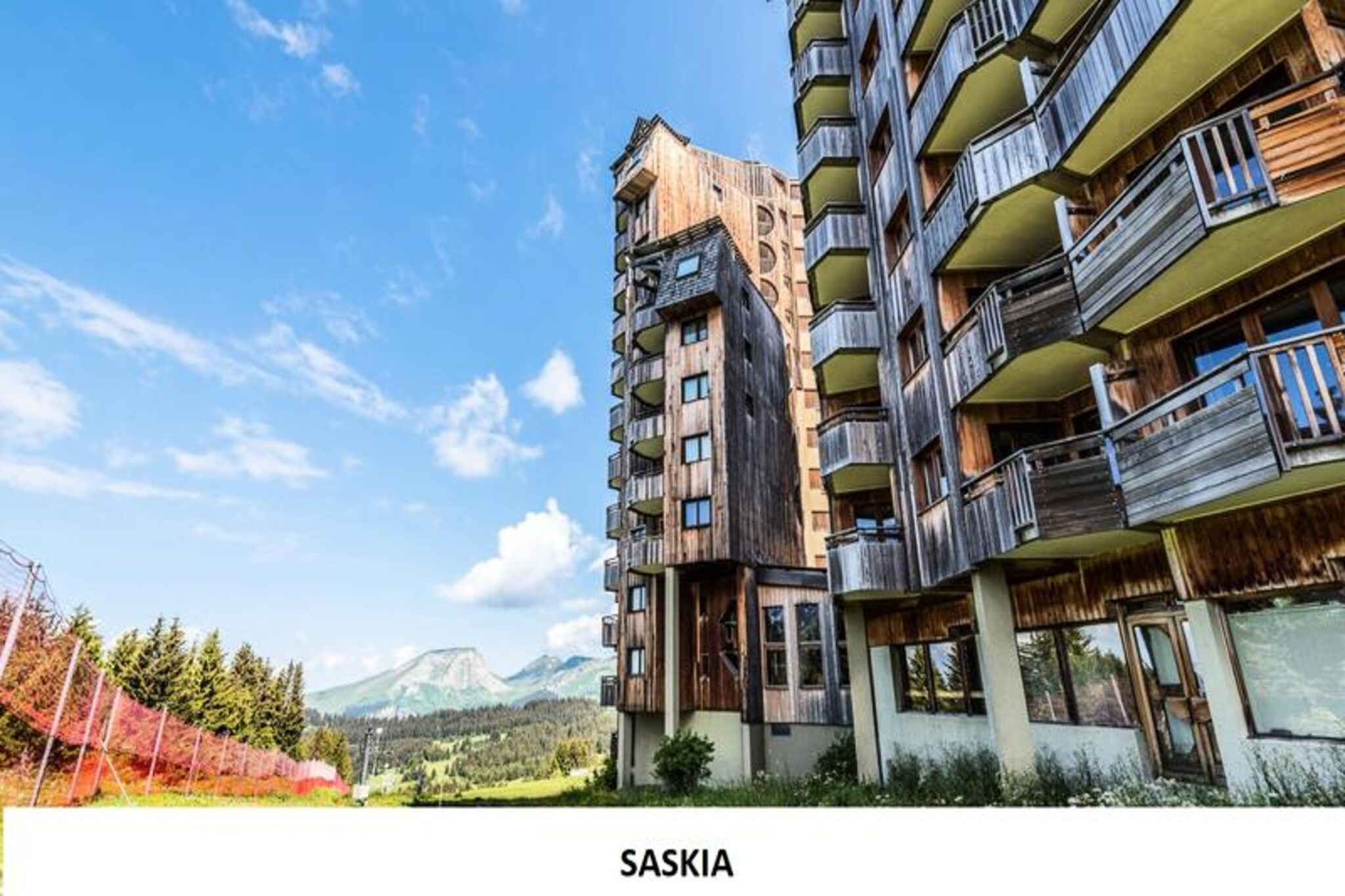 Located in the Falaise district, this residence offers a prime location with stunning panoramic views of the Morzine valley and the resort. The complex consists of several buildings, including The Saskia, The Datcha, and The Malinka, providing a variety of accommodations. Its ideal positioning offers direct access to shops, restaurants, and is just a short distance from Aquariaz, the largest mountain water park in the region (with an additional fee). For winter sports enthusiasts, it provides a ski-in/ski-out experience.
While there is no direct access to the slopes, the residence is within 500 meters of both the resort center and various activities. Additional amenities include a hot tub at the Deep Nature Spa located 200 meters away, as well as the option for daily housekeeping and towel changes (with extra charge). The residence also allows pets for an additional fee. Covered parking is available nearby, with reservations required.
This tastefully decorated vacation rental features a cozy living room, a cabin area, a functional kitchen, a comfortable bedroom, two bathrooms, and a balcony with a beautiful mountain view. The accommodation is designed for convenience, with a convertible sofa that sleeps two additional guests and a dining area. The property is bright and well-maintained, ensuring a comfortable stay.