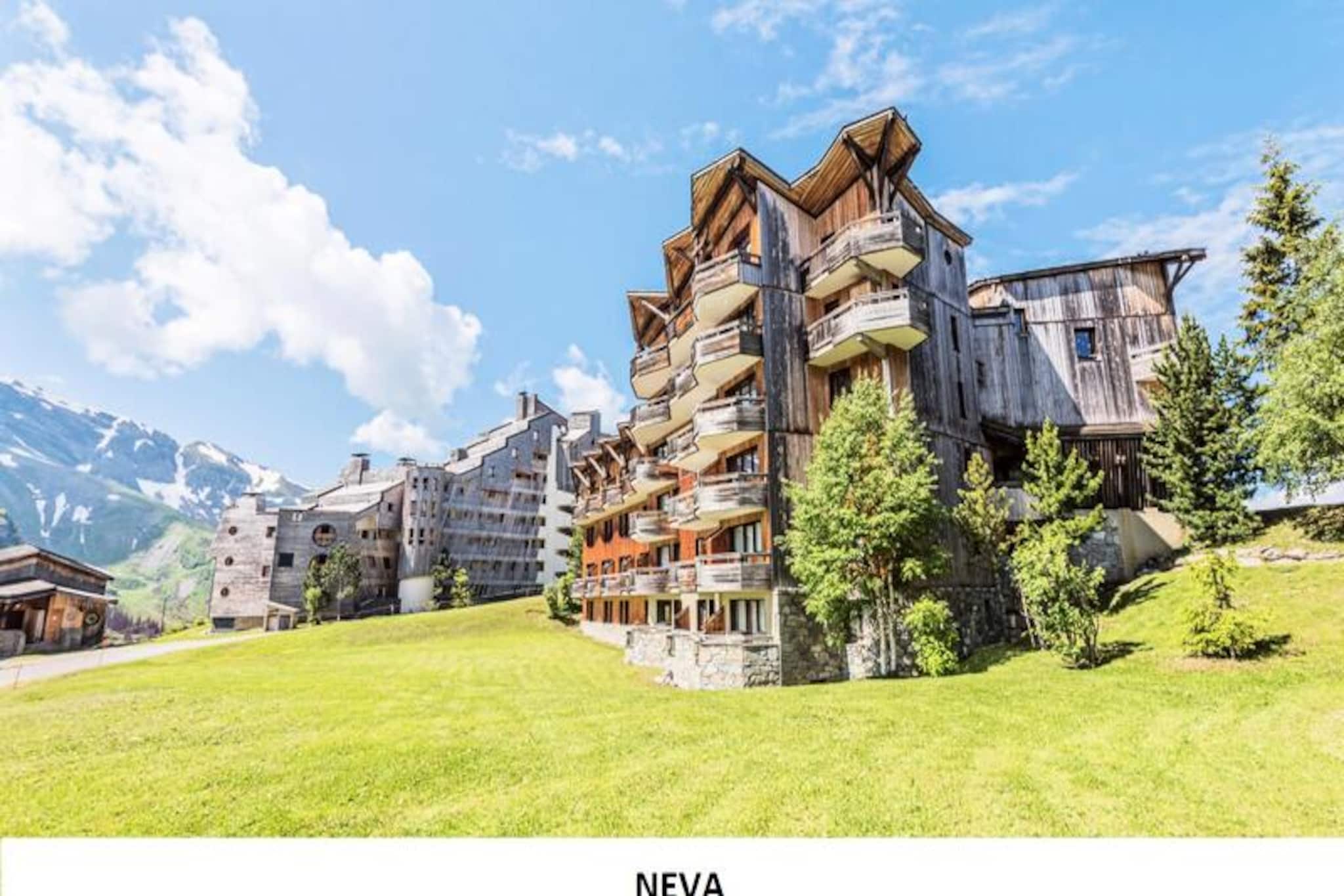 Located in the heart of Avoriaz, this charming vacation rental offers the perfect blend of convenience and comfort for your ski-in/ski-out getaway. Situated on the 3rd floor of the Hôtel de la Falaise building, guests have direct access to the slopes, ensuring easy access to skiing and outdoor adventures. The accommodation is also just steps away from shops, restaurants, and Aquariaz, the largest mountain water park in the region (with an additional charge).
