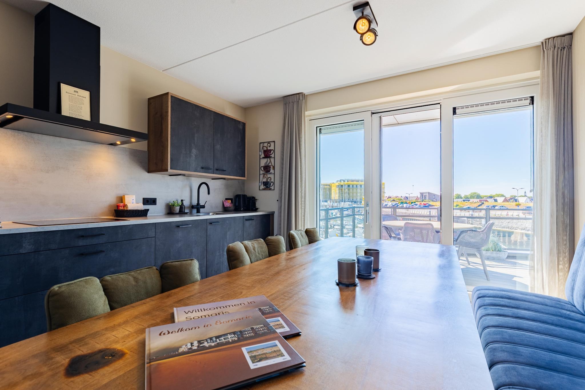 Luxe appartement Vista Maris 'Somaris' - Havenweg 8-50  Sint-Annaland-Eetkamer