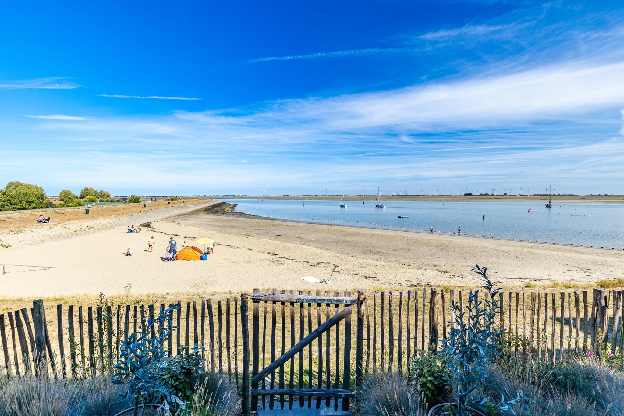 Luxe appartement Vista Maris 'Somaris' - Havenweg 8-50  Sint-Annaland-Uitzicht zomer