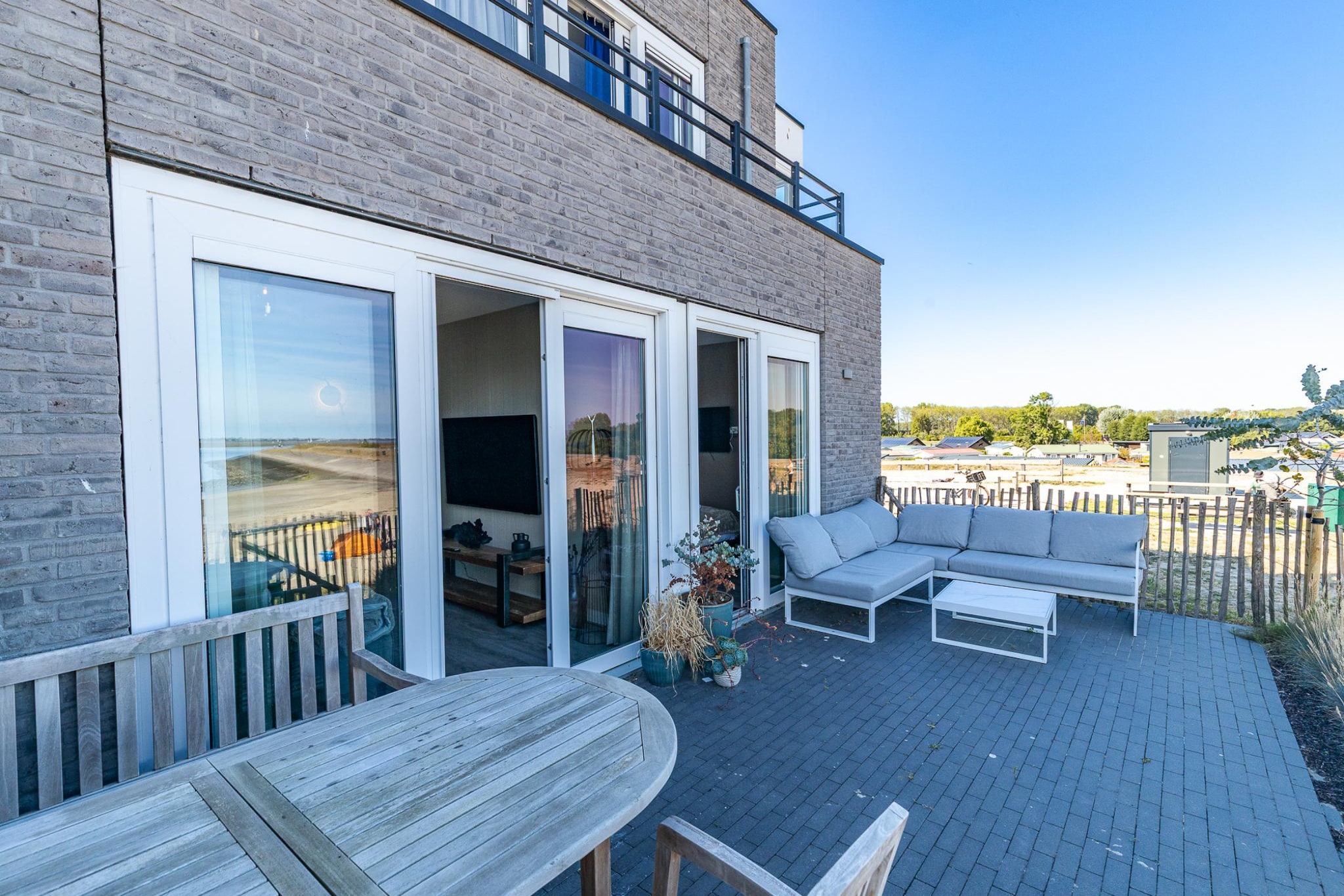 Luxe appartement Vista Maris 'Somaris' - Havenweg 8-50  Sint-Annaland-Terrasbalkon