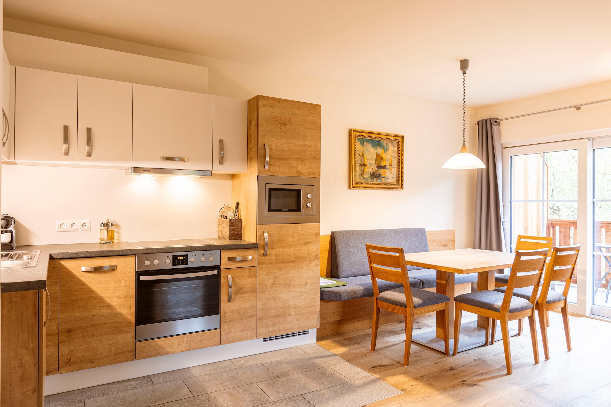 This small but exquisite resort on the Kreischberg, with its five holiday apartments and its 10,000 m² of land, is a truly special oasis of well-being. The centuries-old, traditional farm has been lovingly redesigned and modernized with great attention to detail. The extensive green area invites you to sunbathe, observe nature, and play. Another absolute highlight are the three fish ponds, where you can relax and unwind. The on-site covered barbecue area, meanwhile, is perfect for culinary delights in convivial company. Our youngest guests can let off steam at the playground, whose swings and climbing frame with slide are sure to delight the little ones. The resort also offers a ski storage room and a laundry room.
Another highlight: ponies and alpacas to pet (upon request).
At 120 m², the holiday apartment can accommodate up to seven people.
The apartment has two beautiful bedrooms with double beds and a sofa bed, and there is also a sofa bed in the living area.
The bathroom has a shower and a bathtub.
The open-plan kitchen in the apartment is fully equipped. The apartment also has a south-facing balcony. A small starter kit with dishwasher tablets, dishwashing liquid (sample), sponges, garbage bags, cleaning cloths, and dish towels will be provided upon arrival. Free Wi-Fi and satellite TV are provided.