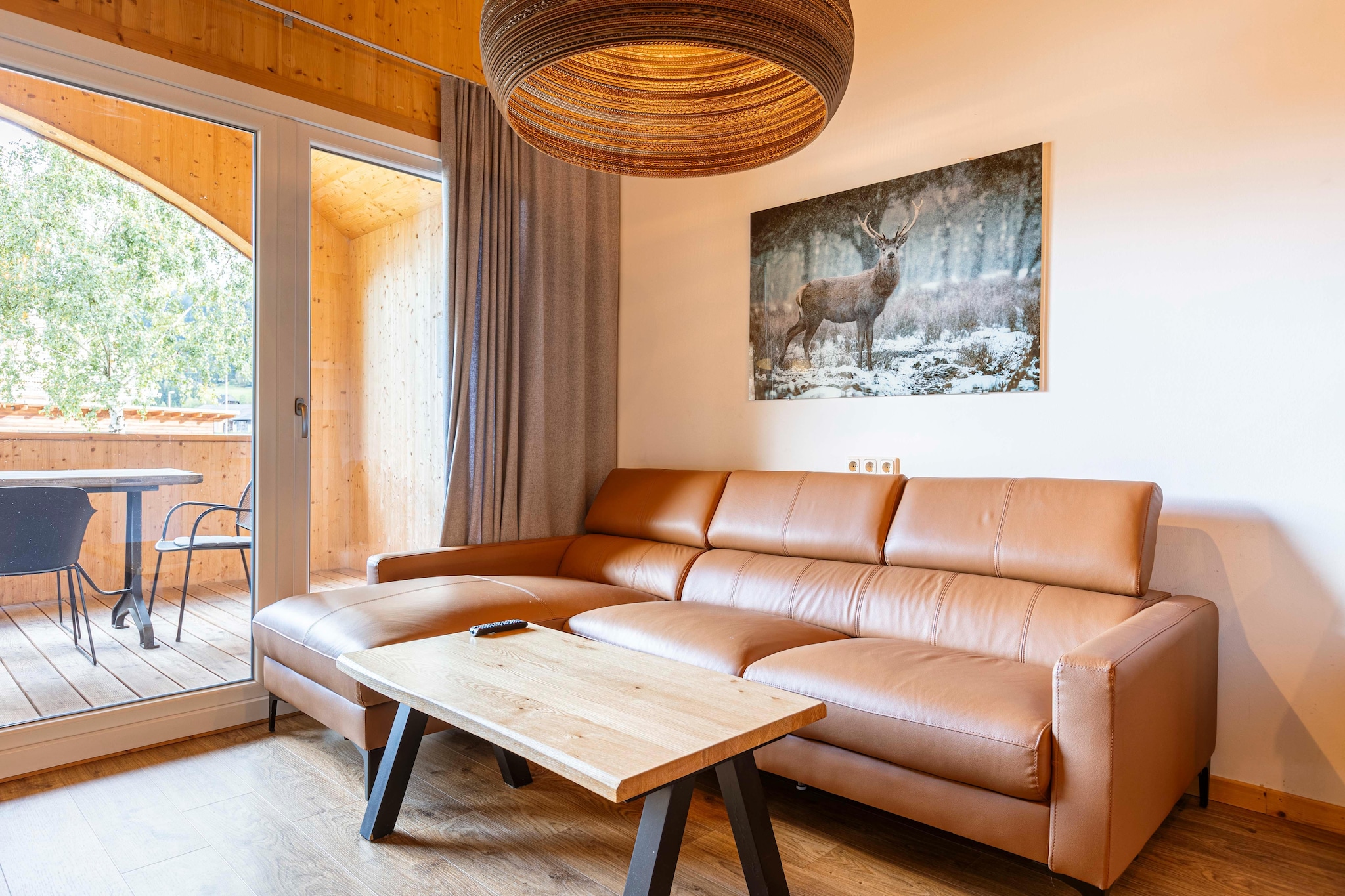 Nestled just minutes from the ski lift and slopes of the renowned Kreischberg ski resort, this charming 65 m² apartment is the perfect base for your mountain adventures. Accommodating up to six guests, the space features a spacious living room, three cozy bedrooms, and a delightful sleeping gallery in the attic, all designed for comfort and relaxation. The modern bathroom includes an invigorating infrared sauna, perfect for unwinding after a day on the slopes.
With over 200 sunny days a year, the Kreischberg region is a year-round paradise, making this property an ideal holiday retreat in both winter and summer. Enjoy nearby attractions such as the historic town of Murau and the Kreischberg golf course, all just five minutes away.
The apartment also boasts a welcoming living room with a satellite TV, creating an inviting atmosphere for family gatherings or relaxing evenings. The open kitchen is fully equipped with everything you need, including a ceramic hob, oven, dishwasher, and a fridge with a freezer compartment, along with essential appliances like a toaster, kettle, and coffee machine. A small starter set with cleaning supplies ensures a hassle-free arrival. Plus, complimentary Wi-Fi and satellite TV are included, making it easy to stay connected during your stay. This apartment also has a balcony for nicely relaxing indoors with a cup of tea. Parking is available on the premises.