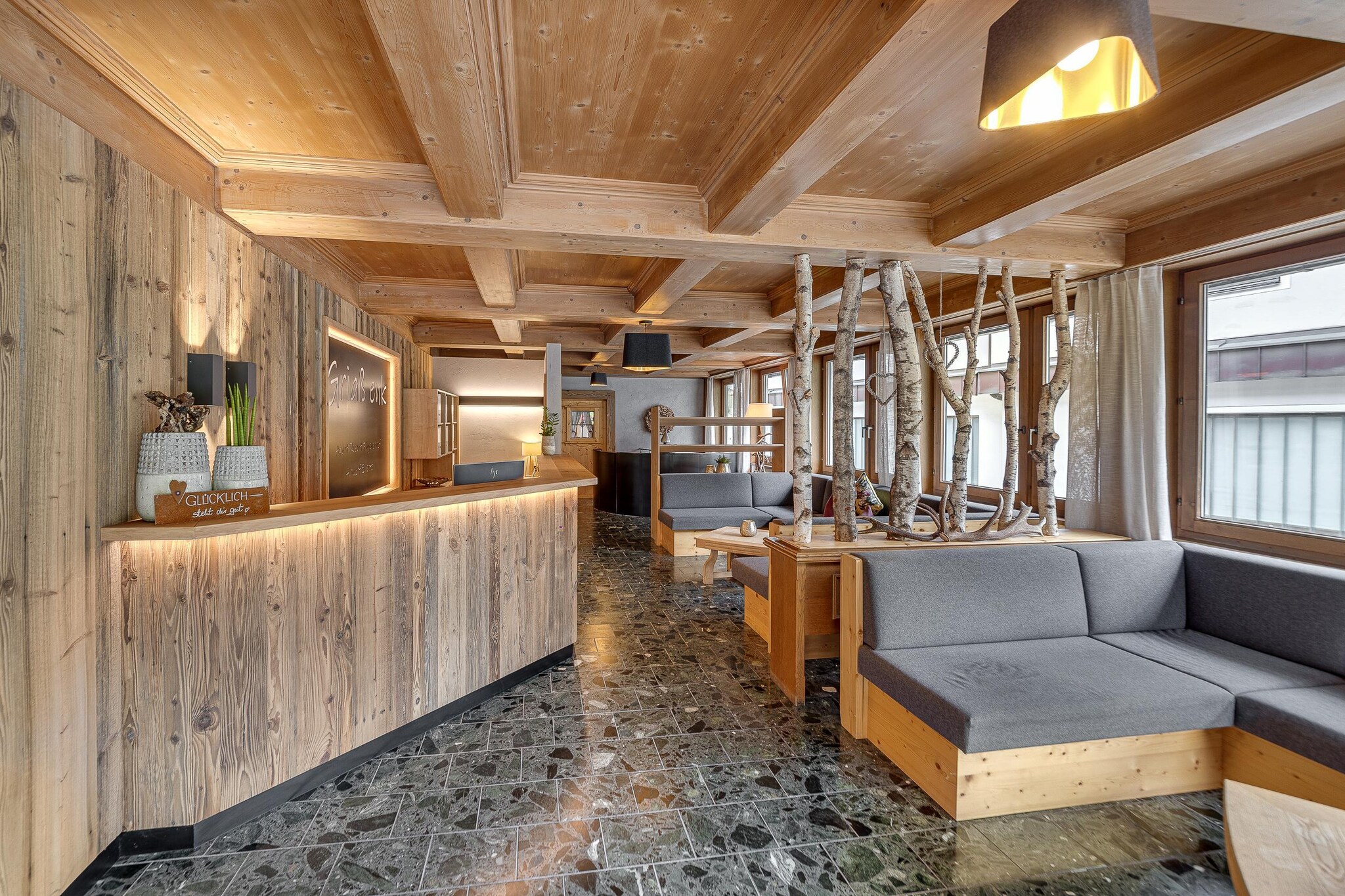 Enjoy your well-deserved vacation in our new and exclusive apartment with a view of the Zillertal mountains.
Our newly built apartment "Bergjuwel" near the center of Fügen welcomes you warmly.
Look forward to a new apartment with a whirlpool, high-quality kitchen, free WiFi, flat-screen TV and a modern bathroom with private sauna.
We are happy to bring you fresh bread rolls directly to your door every morning free of charge.
You have access to a children's playground, a terrace and ski storage at the Bergjuwel apartment. The apartment offers free private parking and is located in an area where you can enjoy activities such as hiking and skiing.
Activities nearby:
The Zillertal thermal spa and outdoor pool are about 2 km away. Climbing park/via ferrata in Mayrhofen, climbing hall in Aschau, high ropes course in Kaltenbach, bird trail in Hard.
The Spieljoch is the family-friendly adventure mountain in the Zillertal. Younger guests can enjoy a large play park at the mountain station (with a swing, slide, sandpit, climbing castle and trampoline) and a play station at the Arzjoch reservoir.
Hiking in this mountain setting offers a fantastic range of options for beginners and passionate mountaineers: around 1,000 km of hiking trails (from easy to challenging), numerous huts, snack stations and alpine pastures, varied themed hikes, guided hikes, perfectly trained mountain and hiking guides and, of course, the Zillertal mountains as a magnificent backdrop.