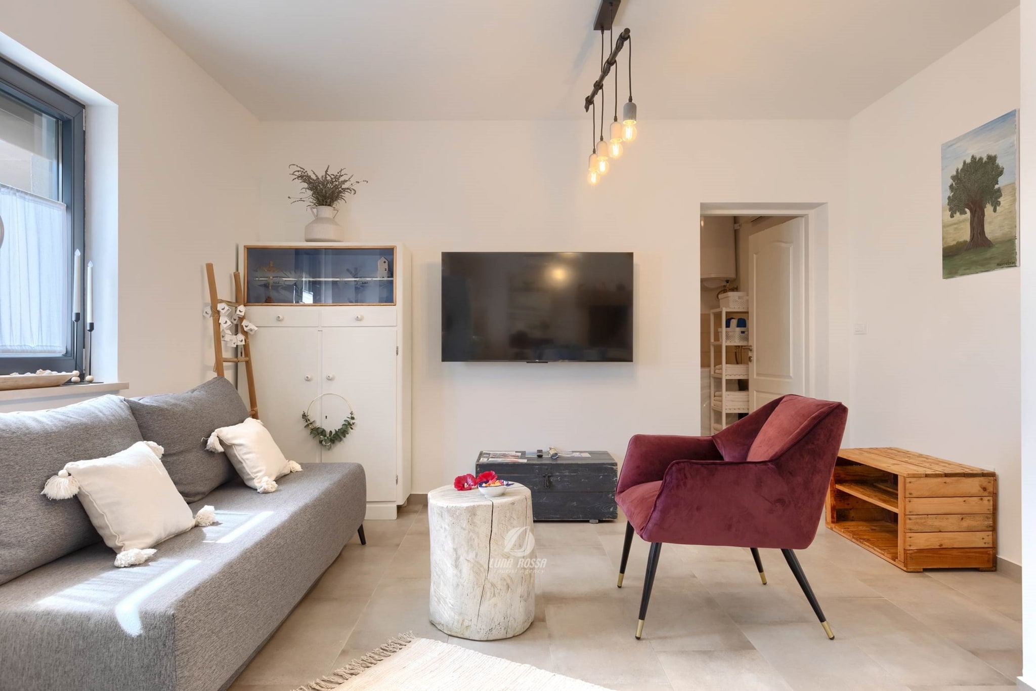 Adorable home with private garden and bubble bath