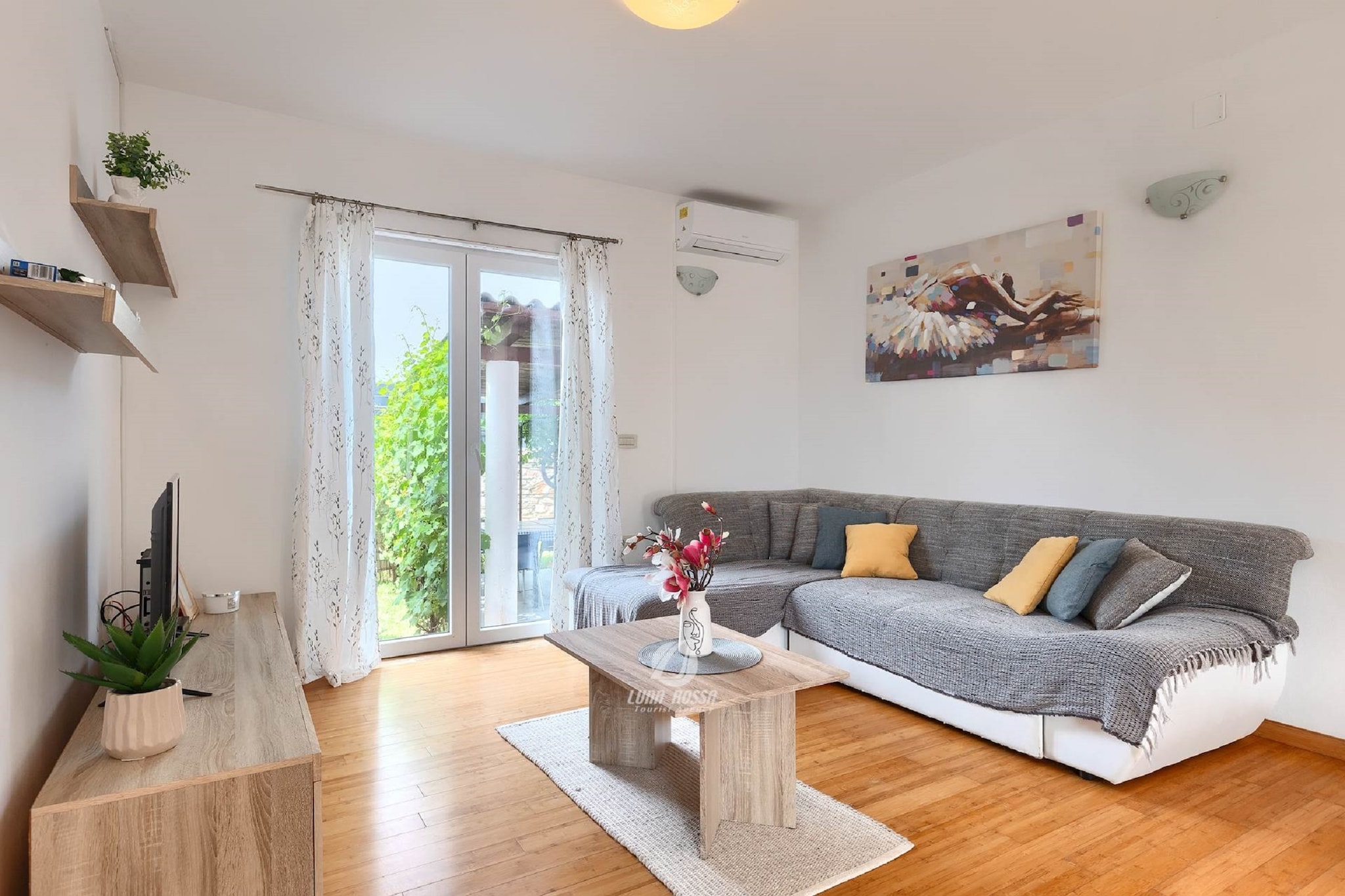 Holiday House in Å ikiÄ‡i with Pool and Gym