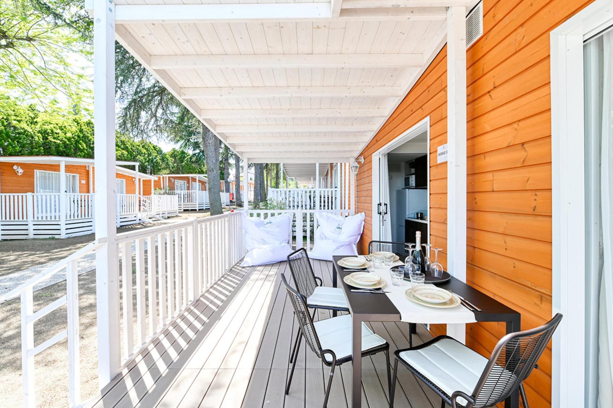 Caravanpark San Benedetto Camping Relais Peschiera / MH Borgo-Terrasbalkon