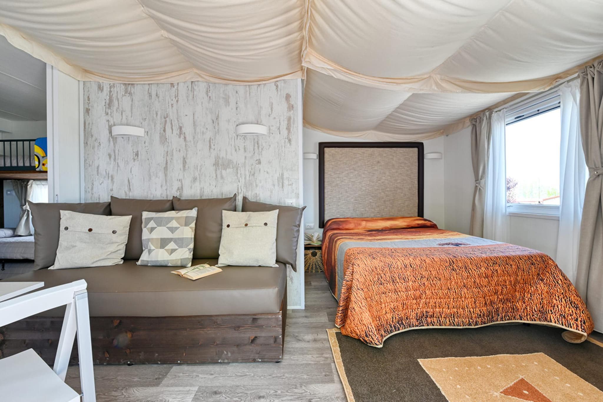 Caravanpark San Benedetto Camping Relais Peschiera / MH Borgo-Woonkamer