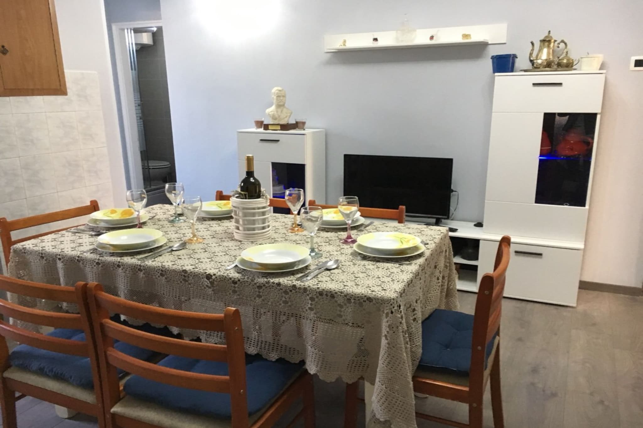 Stylish Apartment Icici - Three Bedroom Apartment with Terrace-Esszimmer
