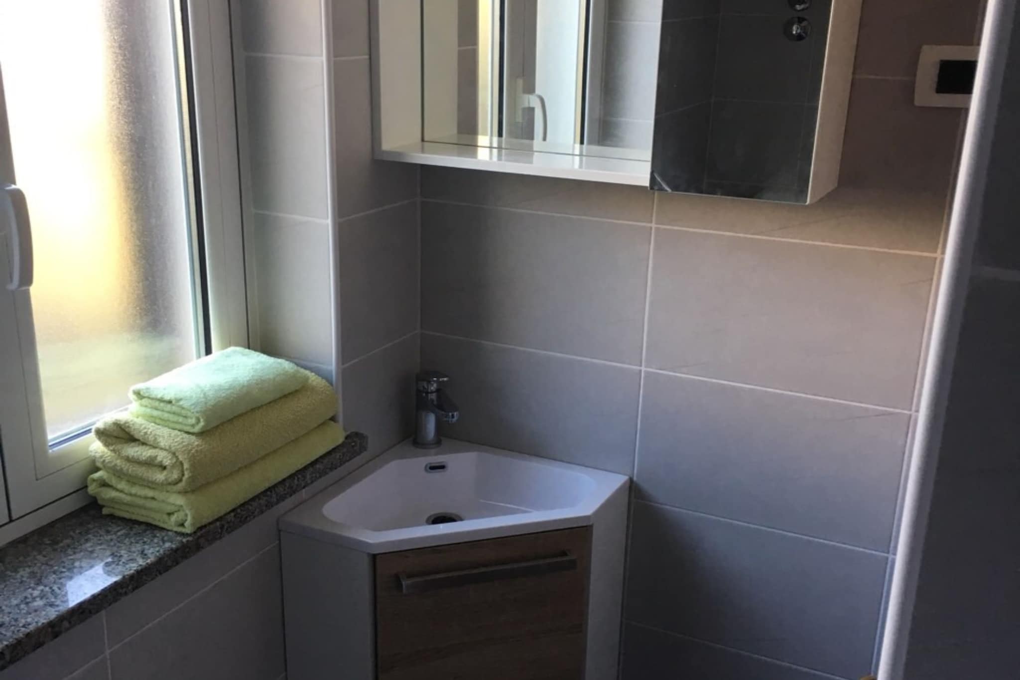 Stylish Apartment Icici - Three Bedroom Apartment with Terrace-Badezimmer
