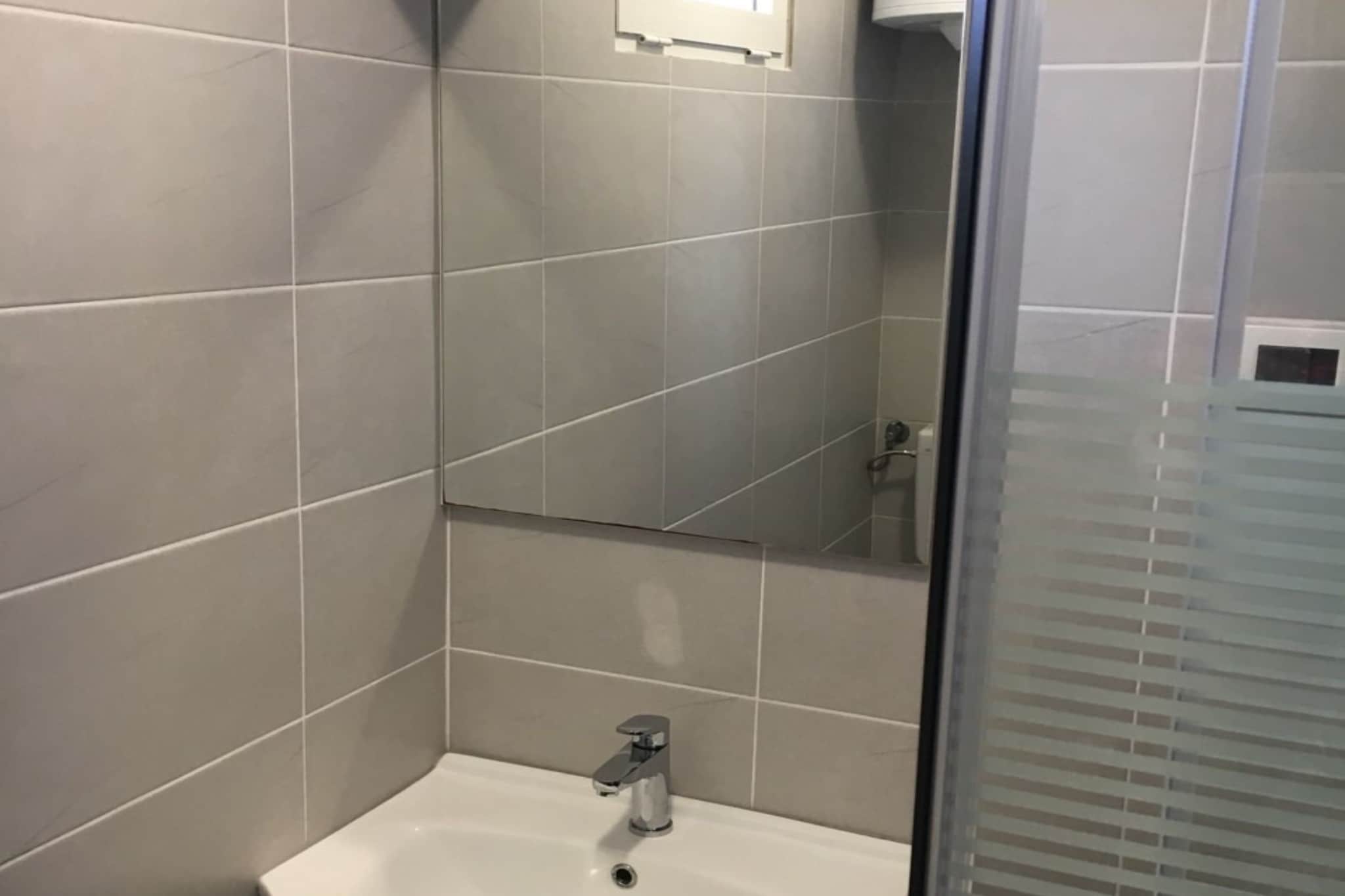 Stylish Apartment Icici - Three Bedroom Apartment with Terrace-Badezimmer