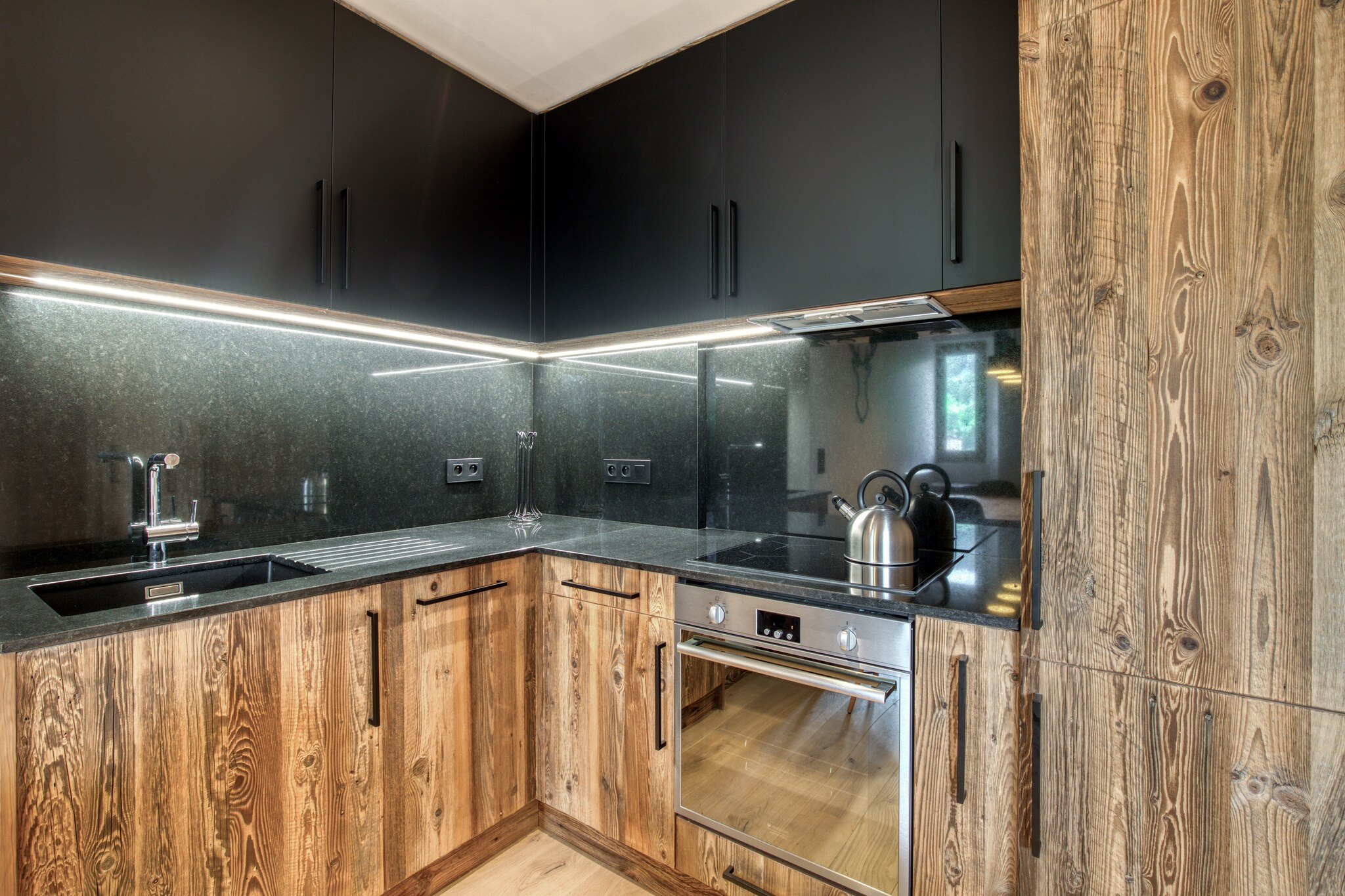 On the 3rd floor: (Kitchen(stove, electric kettle, toaster, coffee machine, oven, microwave, dishwasher, fridge, dishes and cutlery), Living/bed room(Desk, Internet Access DSL, single sofa bed, TV), bedroom(Bed Linen, Wardrobe, double bed), bedroom(double bed), bathroom(shower, washbasin, toilet, Towels/Sheets (Incl.), shampoo))\n\nElevator, Hot Water, First Aid, Play area, tumble dryer, washing machine, balcony or terrace, heating, Essentials, Downtown, Enhanced cleaning practices, Long term stays allowed, Mountain, Mountain view, Room-darkening shades, Town