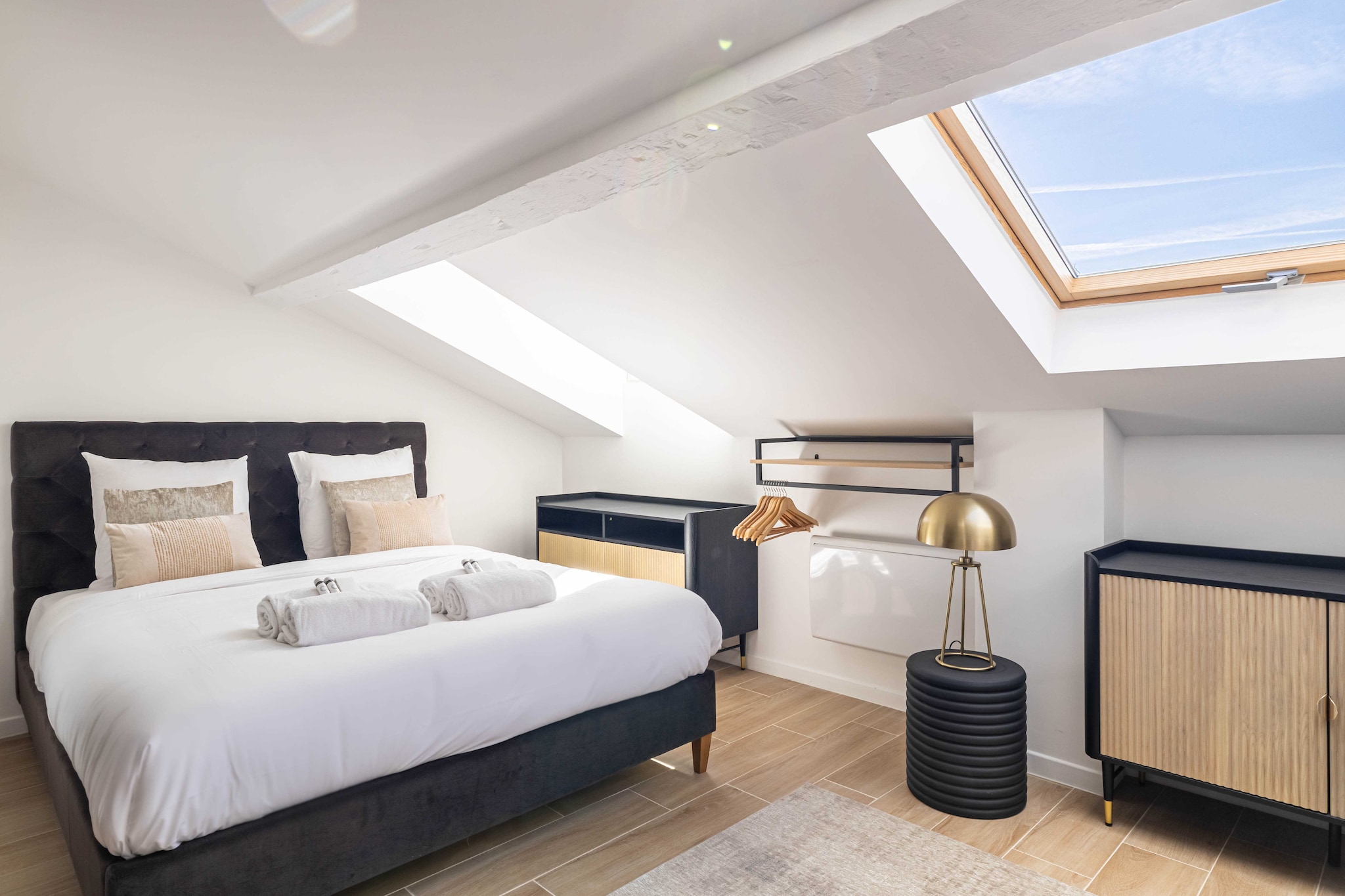 Beautiful renovated apartment in the Gambetta district, 15 minutes walk from the Palais des Festivals.
The location of the apartment will allow you to move quickly and easily:
BY PLANE: Nice-Côte d'Azur Airport (30km)
BY PLANE: Cannes Airport - Mandelieu
BY TRAIN: Cannes train station 8 minutes on foot
BY CAR: A8 motorway
BY CAR: National Highway 85
During your stay in Cannes, you'll have the chance to explore some wonderful nearby destinations, each offering a unique and memorable experience.
Antibes and its cape:Just a few kilometers from Cannes, the charming town of Antibes welcomes you. Explore its rich historical heritage, including the Picasso Museum housed in a superb château. Stroll through the cobbled streets of old Antibes, where the Provencal market will awaken your senses with its scents and flavors. But don't forget to venture out to Cap d'Antibes, where coastal paths offer breathtaking views of the Mediterranean.
Les trayas and its red rocks: West of Cannes lies the natural paradise of Les Trayas, a striking contrast to urban life. Explore mountain and forest landscapes that blend harmoniously with the Mediterranean coastline. Hiking enthusiasts will be delighted by the trails leading to the emblematic red rocks, offering breathtaking panoramic sea views.
Grasse and its perfume: Not far from Cannes is the town of Grasse, world-famous as the capital of perfume. You'll have the opportunity to visit renowned perfume factories such as Fragonard, Galimard and Molinard, where you'll discover the art of perfumery and even have the chance to create your own fragrance. Stroll through Grasse's medieval streets, steeped in history and intoxicating scents.