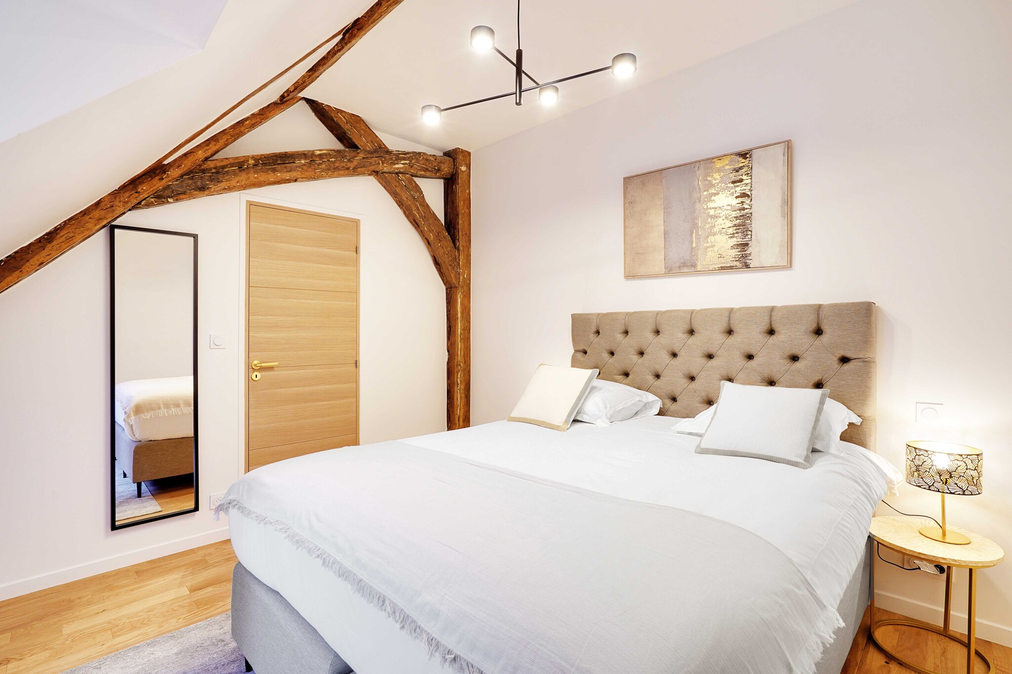 Ground floor: (Living room(double sofa bed, TV), Kitchen(stove, electric kettle, toaster, coffee machine, oven, combination microwave, fridge, dishes and cutlery, Cooking basics), bedroom(double bed), bathroom(shower, toilet))\n\nBed Linen, Desk, Hot Water, Internet Access DSL, Wardrobe, First Aid, Play area, washing machine, heating, iron, hairdryer, Towels/Sheets (Incl.), shampoo, Essentials, Dedicated workspace, Carbon monoxide detector, Cleaning Disinfection, Downtown, Enhanced cleaning practices, Extra pillows and blankets, High touch surfaces disinfected, Long term stays allowed, Town