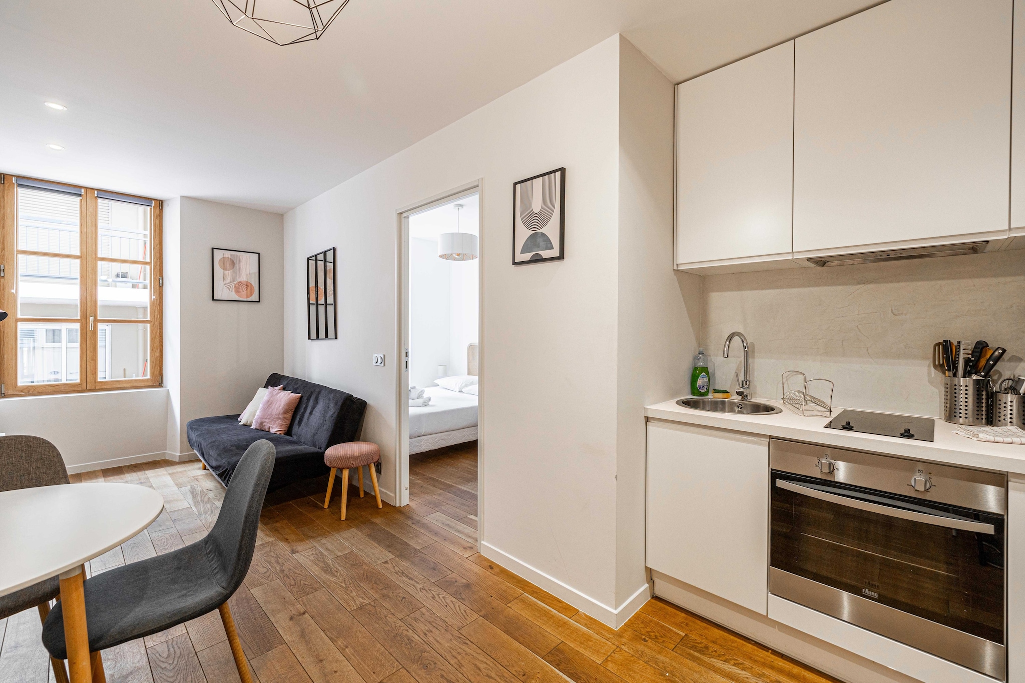 Magnificent renovated 2 room apartment