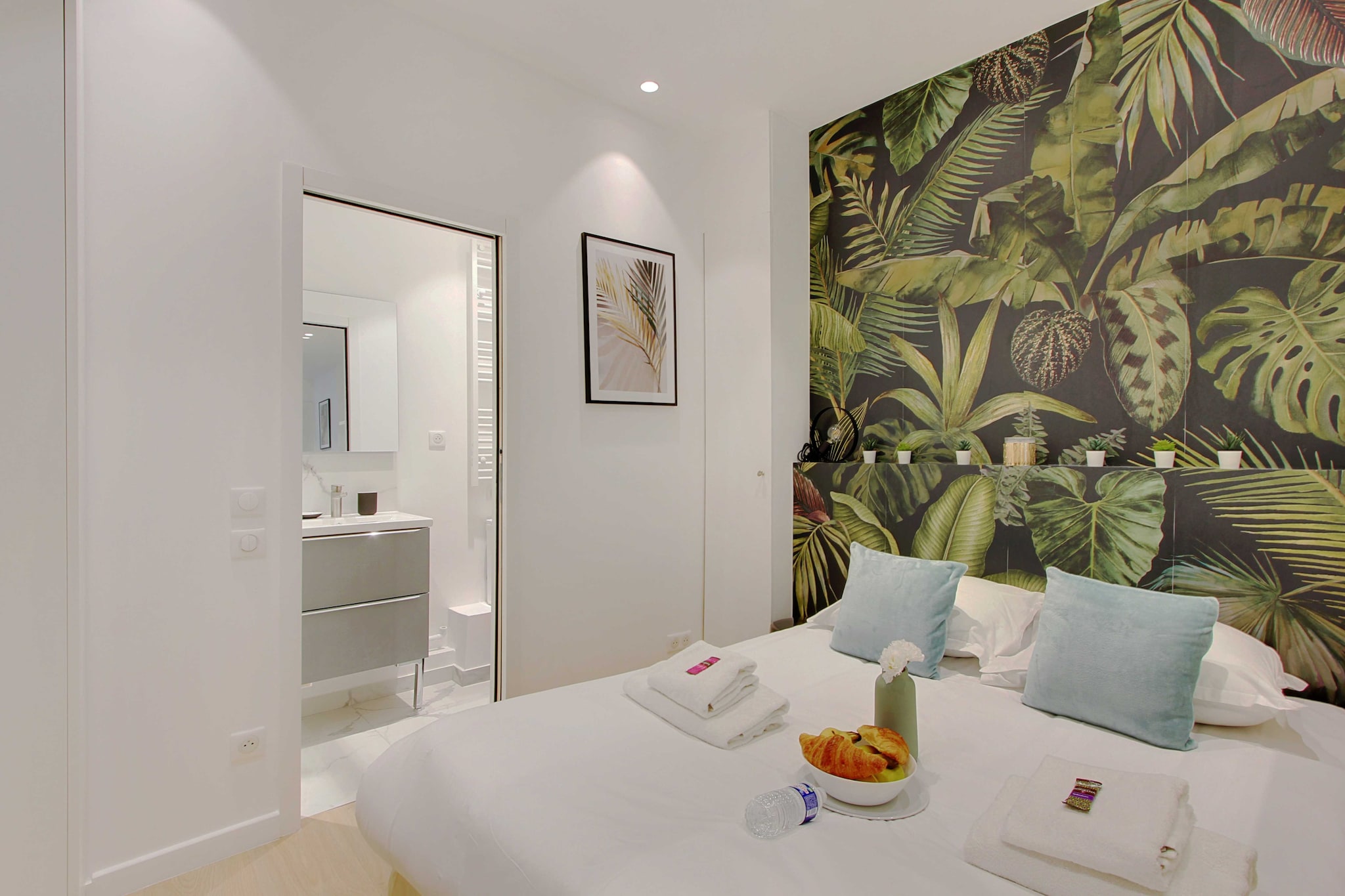 Ground floor: (Living room(single sofa bed), Kitchen(stove, electric kettle, toaster, coffee machine, microwave, fridge, dishes and cutlery, Cooking basics), bedroom(double bed), bathroom(shower, toilet))\n\nBed Linen, Desk, Hot Water, Internet Access DSL, Wardrobe, First Aid, Play area, TV, heating, iron, hairdryer, Towels/Sheets (Incl.), shampoo, Essentials, Carbon monoxide detector, Cleaning Disinfection, Downtown, Enhanced cleaning practices, High touch surfaces disinfected, Long term stays allowed, Town