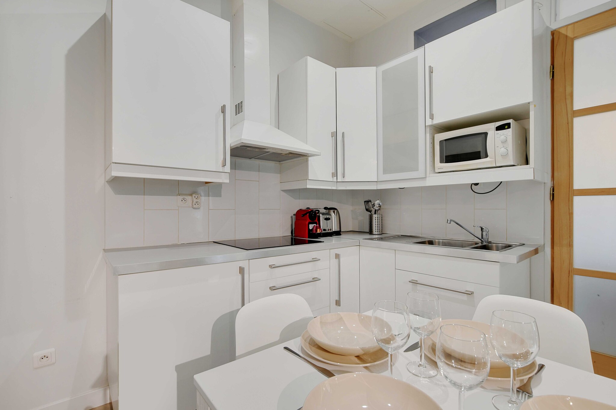 Ground floor: (Living room(Bed Linen, Desk, single sofa bed, TV), Kitchen(stove, electric kettle, toaster, coffee machine, oven, microwave, fridge, dishes and cutlery), bedroom(double bed), bathroom(shower, toilet, hairdryer, Towels/Sheets (Incl.), shampoo))\n\nHot Water, Internet Access DSL, Wardrobe, First Aid, Play area, heating, iron, Essentials, Dedicated workspace, Cooking basics, Carbon monoxide detector, Cleaning Disinfection, Downtown, Enhanced cleaning practices, High touch surfaces disinfected, Long term stays allowed, Town