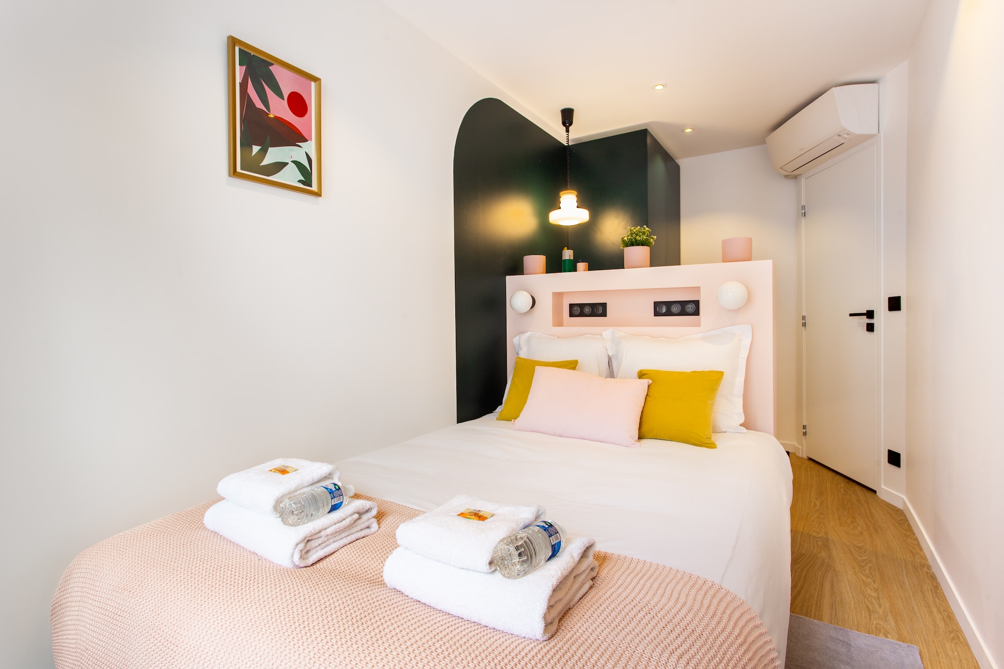 On the 3rd floor: (Living room(TV), Kitchen(stove, electric kettle, toaster, cooker, coffee machine(espresso), combination microwave, fridge), bedroom(double bed, TV), bedroom(double bed, TV), bedroom(double bed), bathroom(shower, toilet), bathroom(shower), toilet(toilet))\n\nBed Linen, Desk, Elevator, Hot Water, Internet Access DSL, Wardrobe, First Aid, Play area, washing machine, heating, air conditioning, iron, hairdryer, Towels/Sheets (Incl.), shampoo, Essentials, dishes and cutlery, Dedicated workspace, Cooking basics, Carbon monoxide detector, Cleaning Disinfection, Downtown, Enhanced cleaning practices, High touch surfaces disinfected, Long term stays allowed, Town