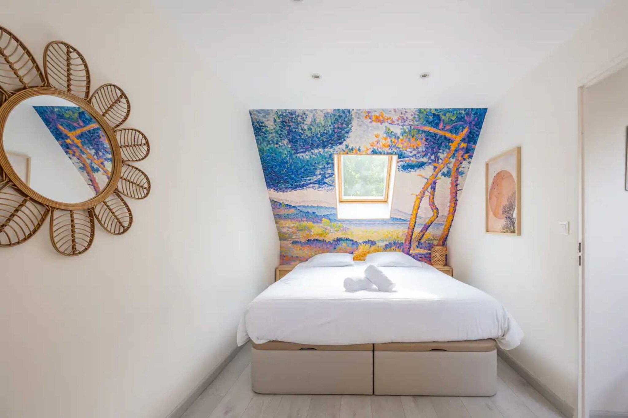 Ground floor: (Living room(TV, dining table, balcony or terrace), Kitchen(electric kettle, toaster, oven, microwave, dishwasher, fridge, freezer, dishes and cutlery, Cooking basics), bedroom(double bed), bedroom(single bed, single bed, single bed, TV), bathroom(Hot Water, bath tub, washbasin, toilet))\n\nBed Linen, Internet Access DSL, Wardrobe, First Aid, Play area, tumble dryer, washing machine, parking, swimming pool, hairdryer, Towels/Sheets (Incl.), shampoo, Downtown, Long term stays allowed, Town