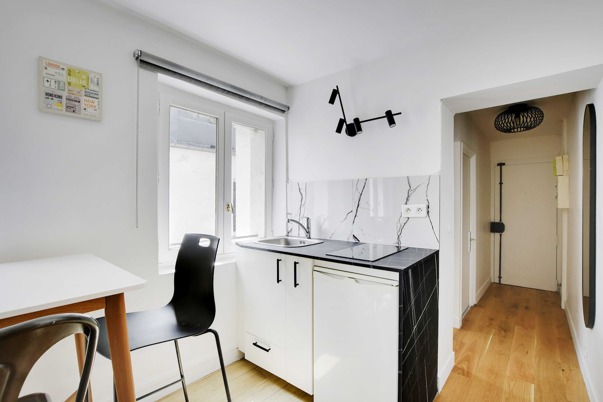 Checkmyguest offers you a charming 21 m² studio in the lively Bastille district, in the 11th arrondissement of Paris. Explore the Place de la Bastille, symbol of the French Revolution, and stroll along the coulée verte René-Dumont, where wild nature meets modern amenities.


The geographical location of the studio will allow you to move around the capital very easily via these many public transport options : 

- Bus: Crozatier (line 86) a 1-minute walk away
- Metro: Ledru Rollin (line 8) 3 minutes' walk away
- Vélib station
- Several cab companies available: Les cabs G7 (the most popular) - call 36 07
- BUS (day and night)