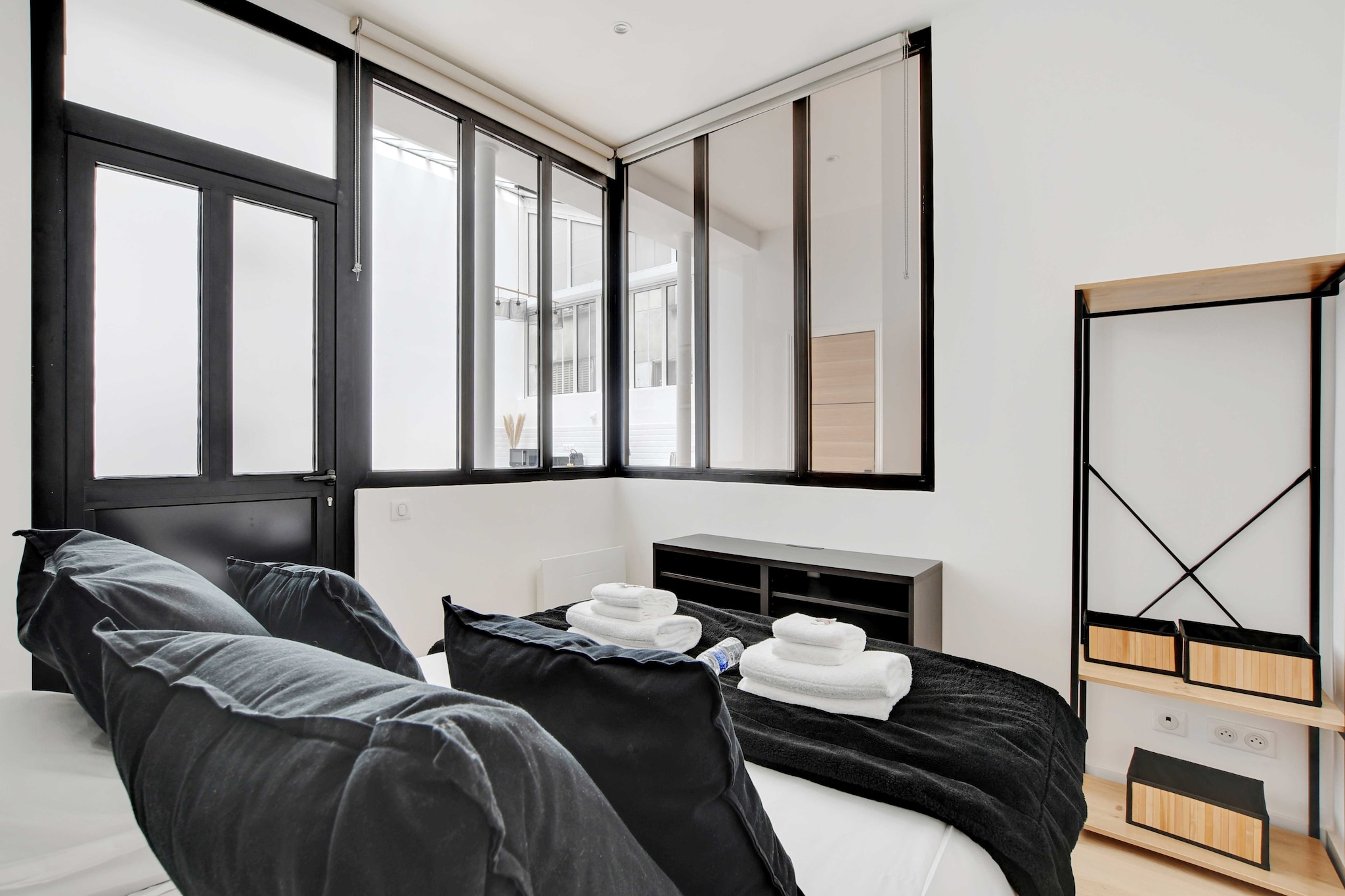 Authentique Apartment - 1BR- 2P- Voltaire