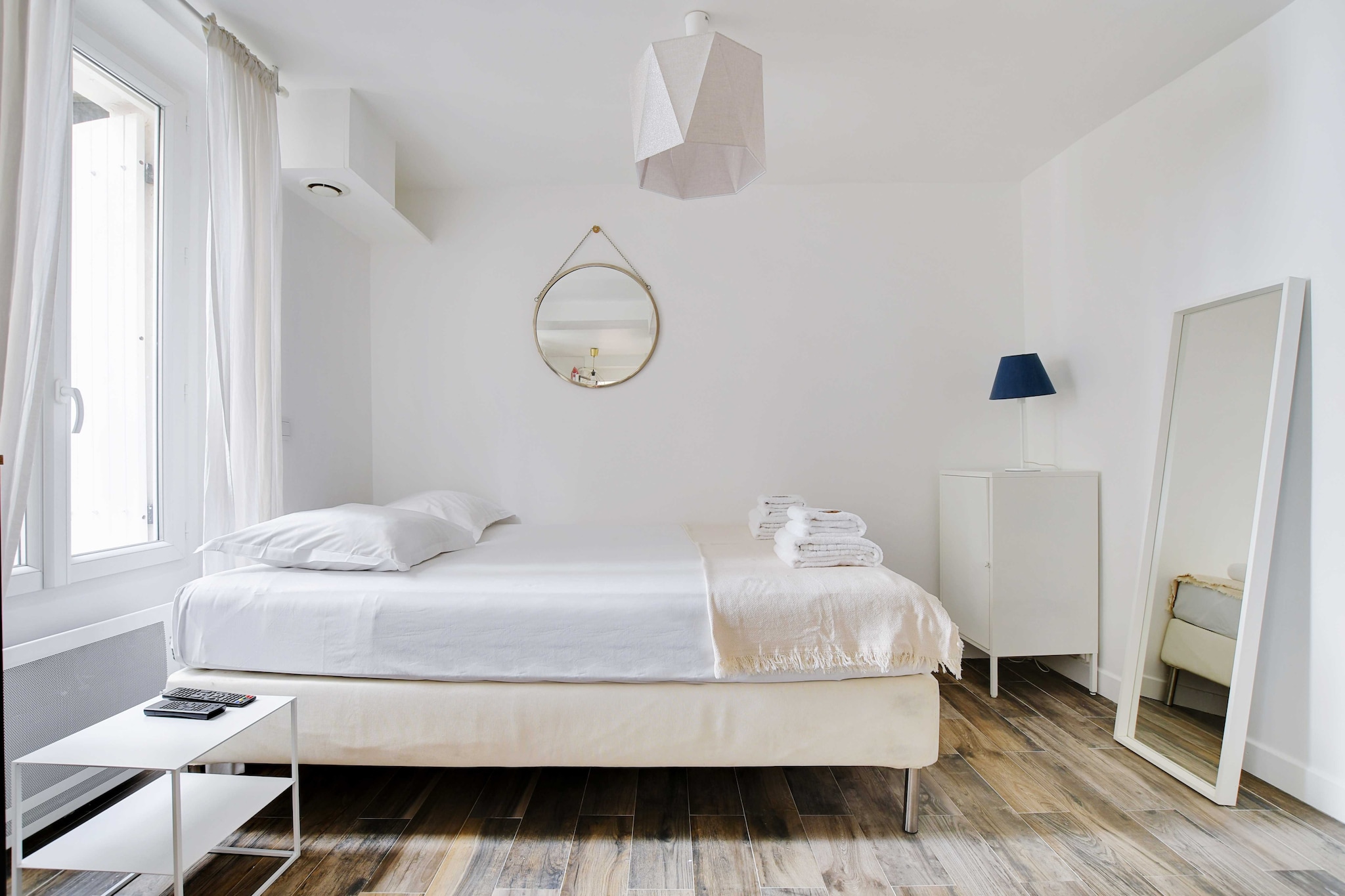 Ground floor: (Kitchen(dining table, stove, hob, electric kettle, toaster, coffee machine(espresso), oven, microwave, dishwasher, fridge, electric hot plates, dishes and cutlery, Wine glasses), Living/bed room(double bed), bathroom(shower, toilet))\n\nBed Linen, Desk, Hot Water, Internet Access DSL, Wardrobe, First Aid, Play area, TV, tumble dryer, washing machine, heating, iron, hairdryer, Towels/Sheets (Incl.), shampoo, Essentials, Dedicated workspace, Cooking basics, Carbon monoxide detector, Cleaning Disinfection, High touch surfaces disinfected, Long term stays allowed, Town