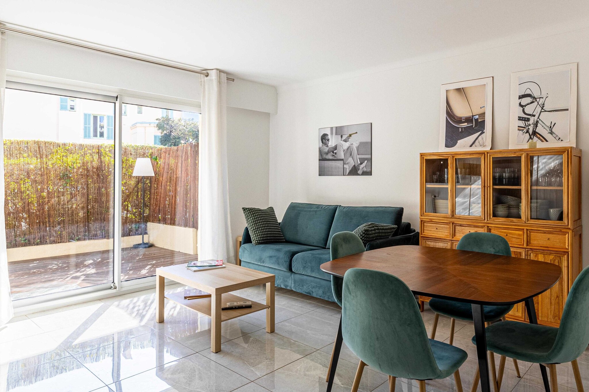 Welcome to Cannes, the pearl of the CÃ´te d'Azur ! Discover the comfort and calm of our beautiful 54m2 flat for 6 people, ideally located in the heart of this emblematic city! Discover the charm of the city from the comfort of this two-bedroom apartment with its lovely 20m2 terrace !  

The location of the apartment will allow you to move quickly and easily :
- Bus: Pont RÃ©publique (line 6B/7) located 5 minutes walk away.
- Plane: Nice-CÃ´te d'Azur Airport (30km)
- Plane: Cannes-Mandelieu Airport
- Train: Cannes Train Station
- Car: A8 motorway
- Car: National highway 85