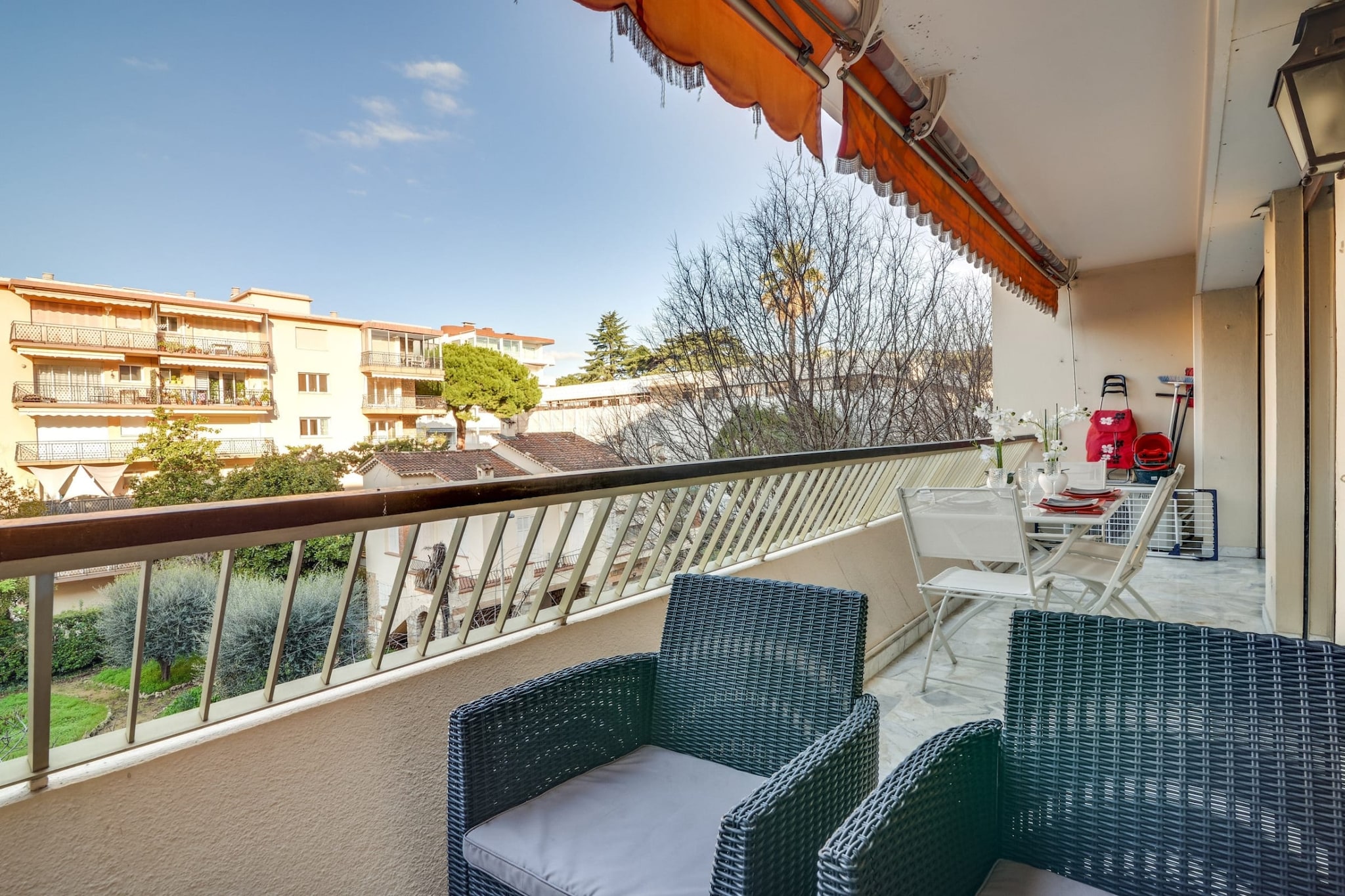 This superb residential apartment is located near La Croisette and the popular beaches of Cannes. It will make you benefit from a location and an i...

The location of the apartment will allow you to move quickly and easily:

BY PLANE: Nice-CÃ´te d'Azur Airport (30km)
BY PLANE: Cannes-Mandelieu Airport

BY TRAIN: Cannes train station, 7 minutes walk

BY CAR: A8 Motorway
BY CAR: National 85

During your stay in Cannes, you'll have the chance to explore some wonderful nearby destinations, each offering a unique and memorable experience.	
 Antibes and its cape:Just a few kilometers from Cannes, the charming town of Antibes welcomes you. Explore its rich historical heritage, including the Picasso Museum housed in a superb chÃ¢teau. Stroll through the cobbled streets of old Antibes, where the Provencal market will awaken your senses with its scents and flavors. But don't forget to venture out to Cap d'Antibes, where coastal paths offer breathtaking views of the Mediterranean. 
Les trayas and its red rocks: West of Cannes lies the natural paradise of Les Trayas, a striking contrast to urban life. Explore mountain and forest landscapes that blend harmoniously with the Mediterranean coastline. Hiking enthusiasts will be delighted by the trails leading to the emblematic red rocks, offering breathtaking panoramic sea views.
Grasse and its perfume: Not far from Cannes is the town of Grasse, world-famous as the capital of perfume. You'll have the opportunity to visit renowned perfume factories
