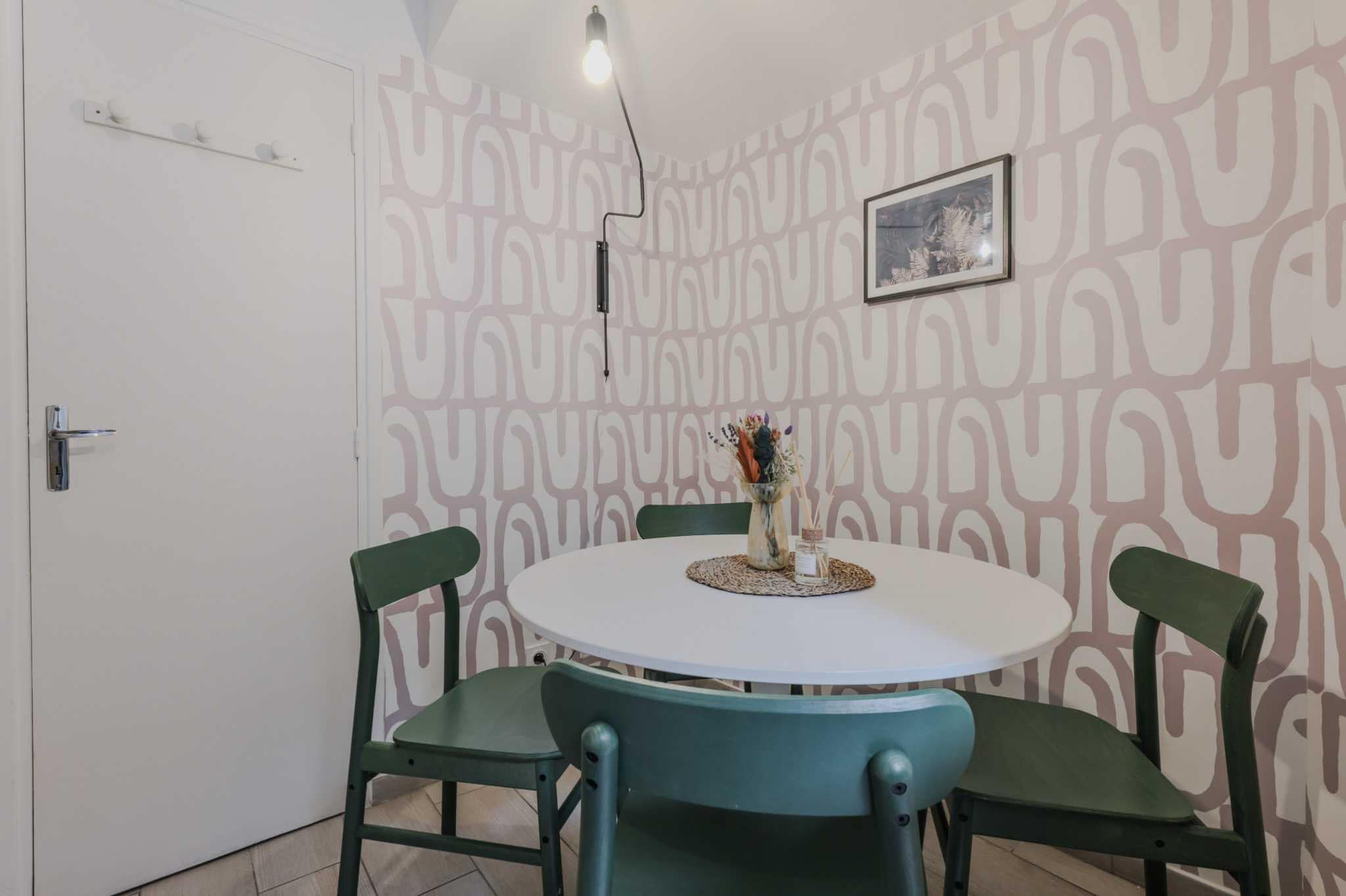 Ground floor: (Kitchen(stove, toaster, coffee machine, microwave, fridge, dishes and cutlery), Living/bed room(Bed Linen, TV, heating, Queen Bed), bathroom(shower, toilet, hairdryer, Towels/Sheets (Incl.), shampoo))\n\nHot Water, Internet Access DSL, Wardrobe, First Aid, Play area, iron, Essentials, Dedicated workspace, Cooking basics, Cleaning Disinfection, Cleaning before checkout, Downtown, Enhanced cleaning practices, High touch surfaces disinfected, Long term stays allowed, Town