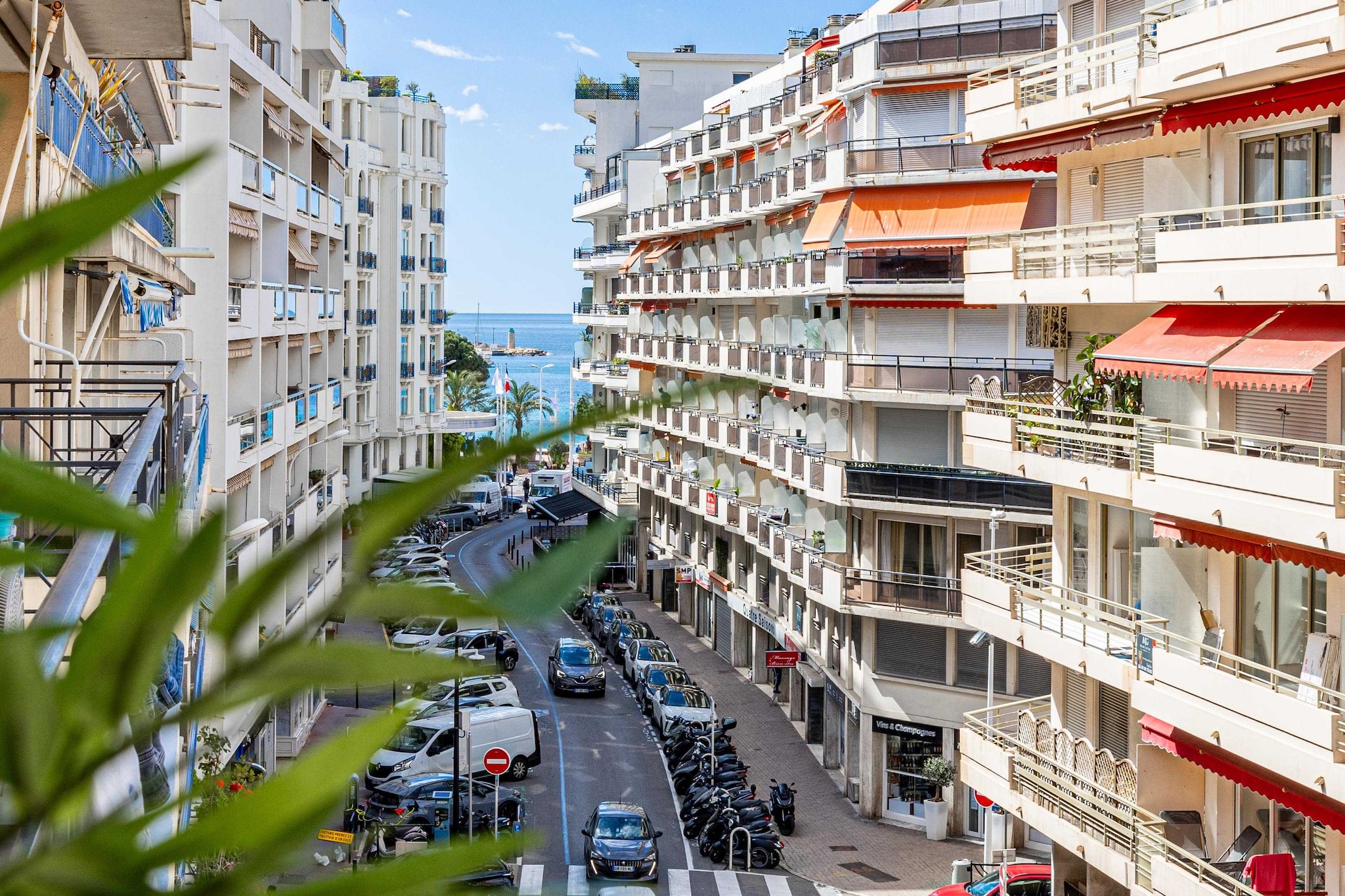 Harmonie with private terrace - near Croisette