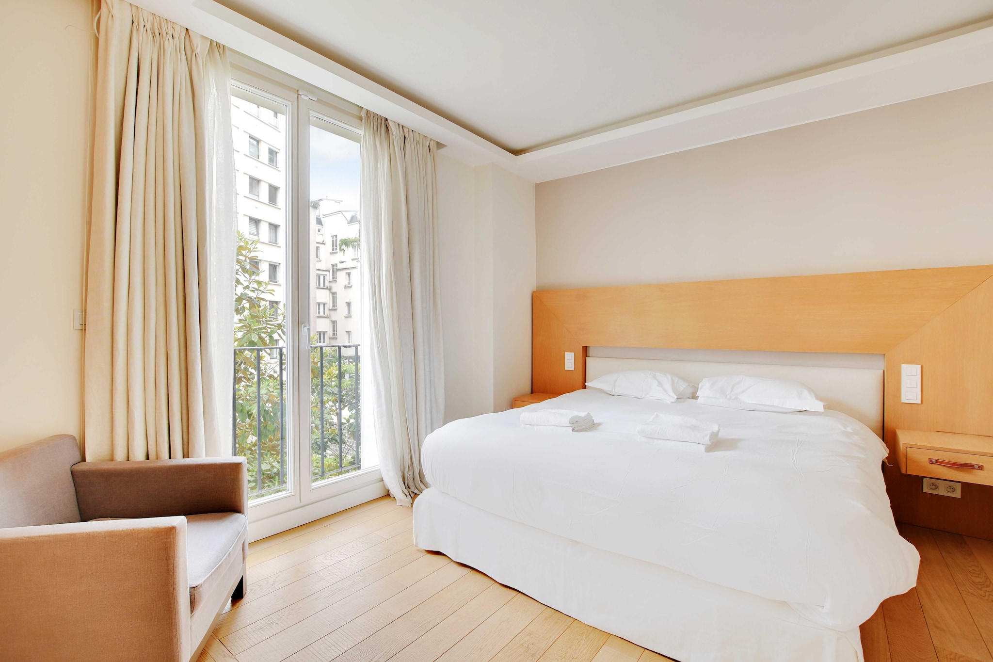 On the 2nd floor: (Living room(TV, dining table, balcony), Kitchen(stove, electric kettle, toaster, coffee machine, oven, microwave, dishwasher, fridge, dishes and cutlery, Cooking basics), bedroom(Bed Linen, Wardrobe, double king size bed), bathroom(shower, washbasin, toilet, Towels/Sheets (Incl.), shampoo, Essentials))\n\nDesk, Elevator, Hot Water, Internet Access DSL, Safe, First Aid, Play area, tumble dryer, washing machine, balcony or terrace, heating, air conditioning, iron, hairdryer, Dedicated workspace, Carbon monoxide detector, Cleaning Disinfection, Downtown, Enhanced cleaning practices, High touch surfaces disinfected, Long term stays allowed, Room-darkening shades, Town