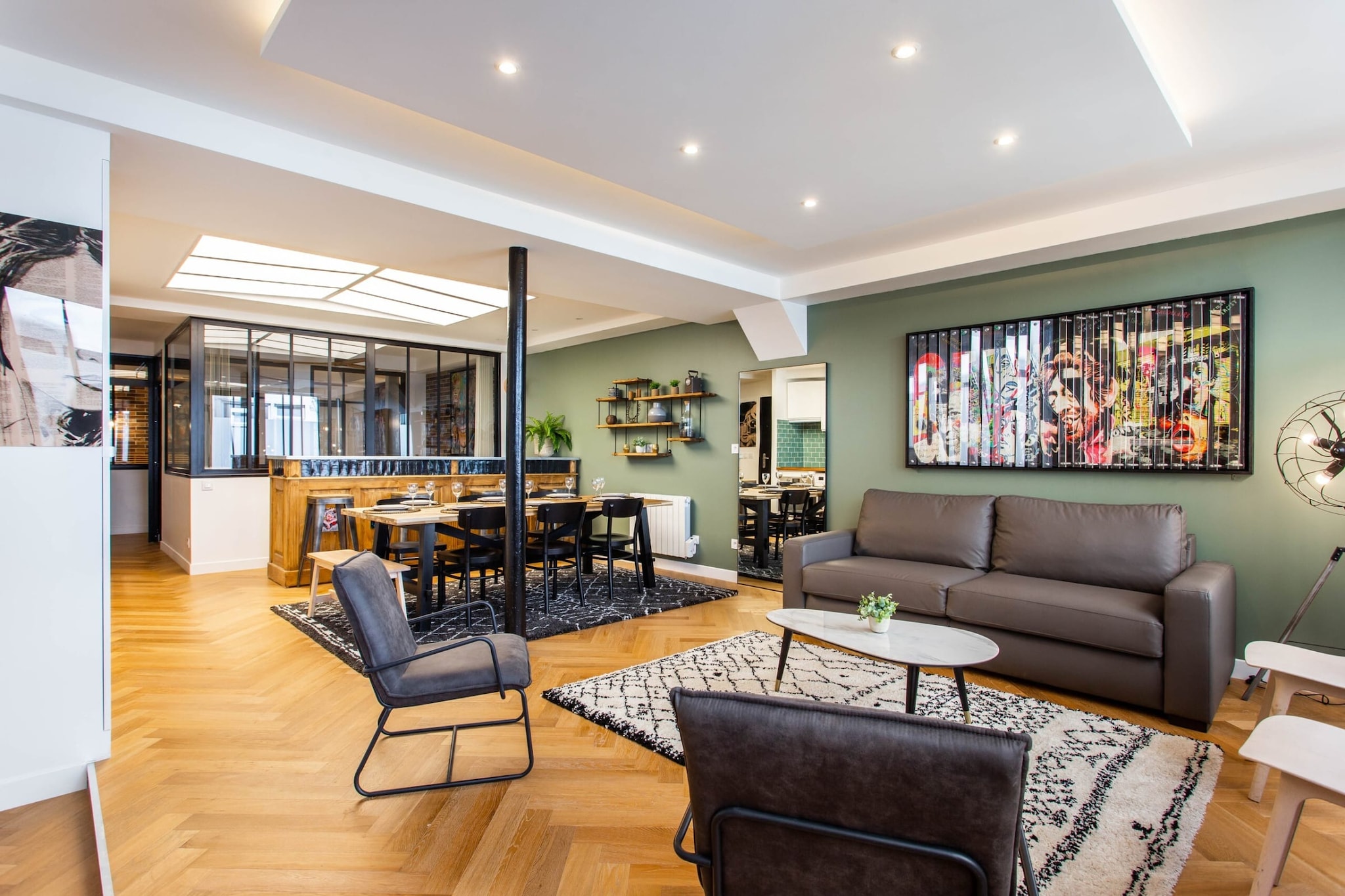 Welcome to your home! This large 85mÂ² apartment awaits you in the lively Saint-Ambroise neighborhood, located in the 11th arrondissement of Paris. At the heart of this perfect place for 10 people, enjoy a bright and modern space with all the necessary amenities for a dream stay. Come and discover this privileged setting offering an authentic experience of Parisian life.