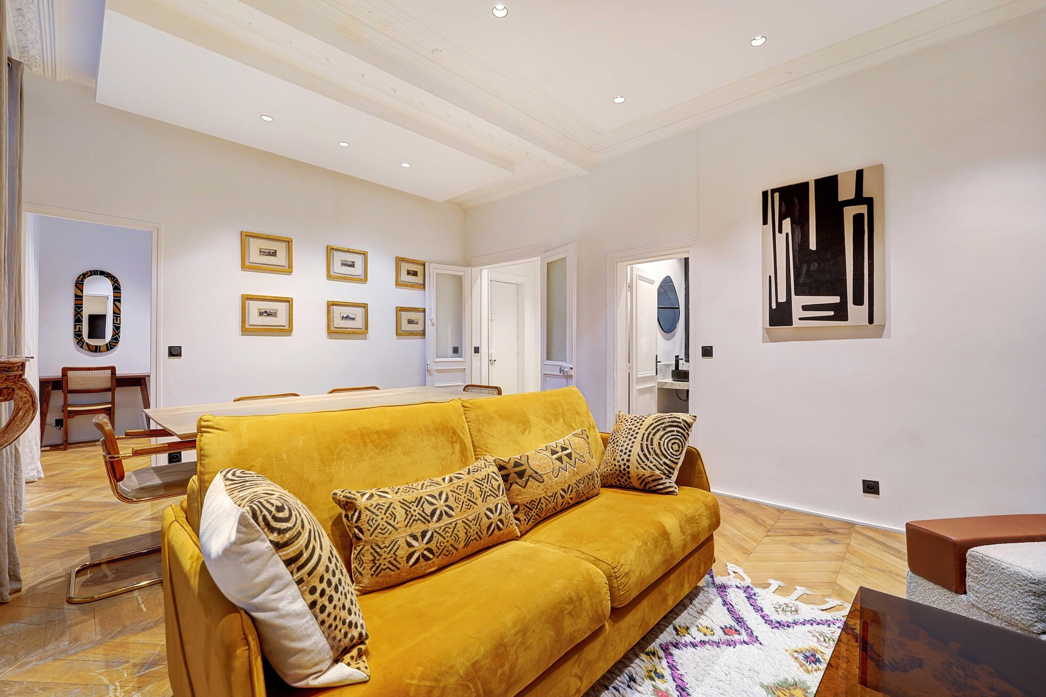 EC-55-ECURIES-Living room