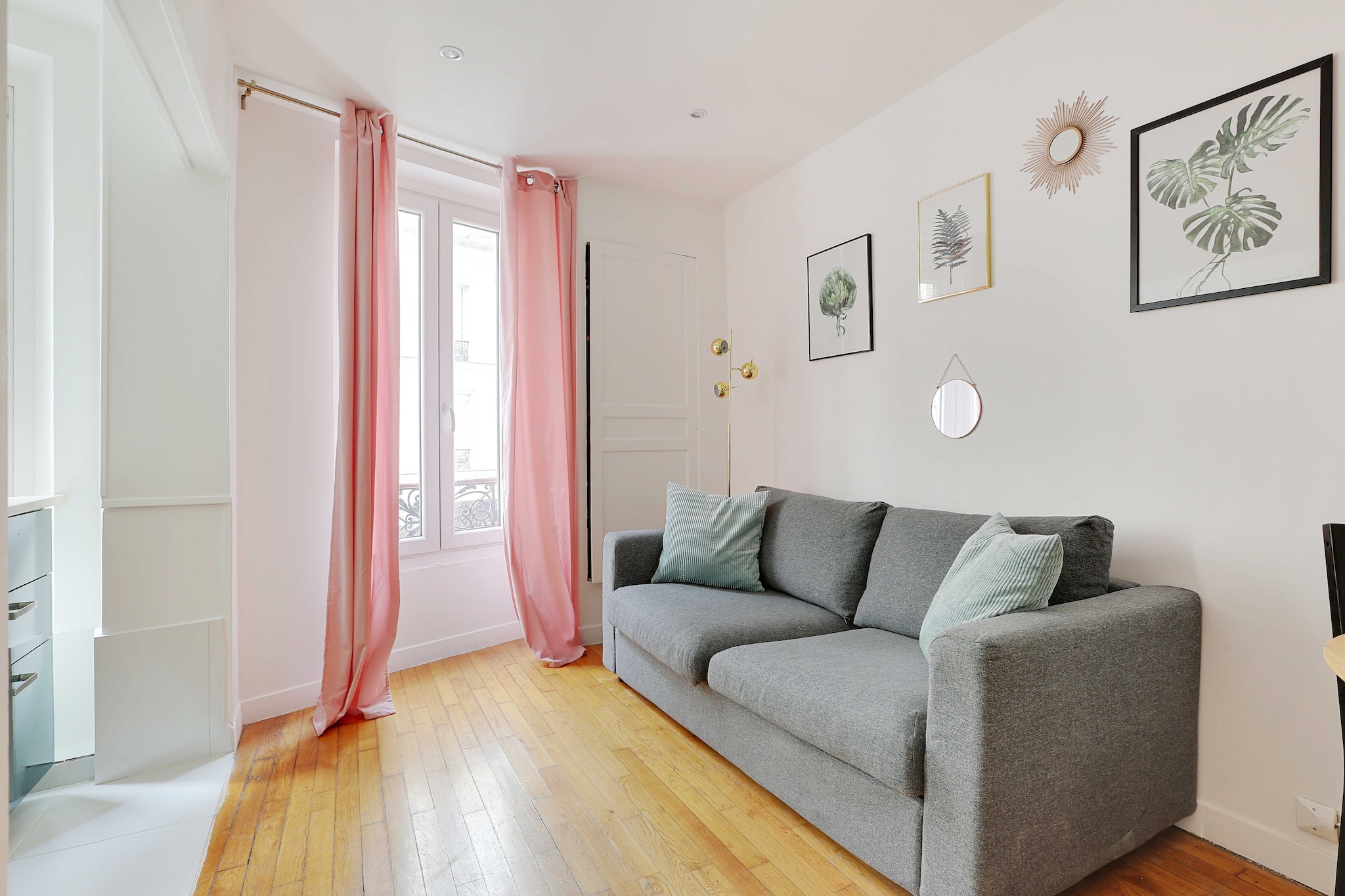 This magnificent apartment is located in the heart of the 17th district of Paris. It is surrounded by many shops, famous restaurants and local busi...
The geographical location of the apartment will allow you to move around the capital very easily via the many possibilities of public transport:
- Subway: Guy-Moquet (line 13 ), located 5 minutes on foot.
- Metro: Brochant (line 13), located 5 minutes walk away
- RER : Porte de Clichy (RER C ), located 9 minutes walk away.
- Velib Station
- Autolib Station
- Several taxi companies available: G7 taxis (the most used) - call 36 07. BUS (day and night)