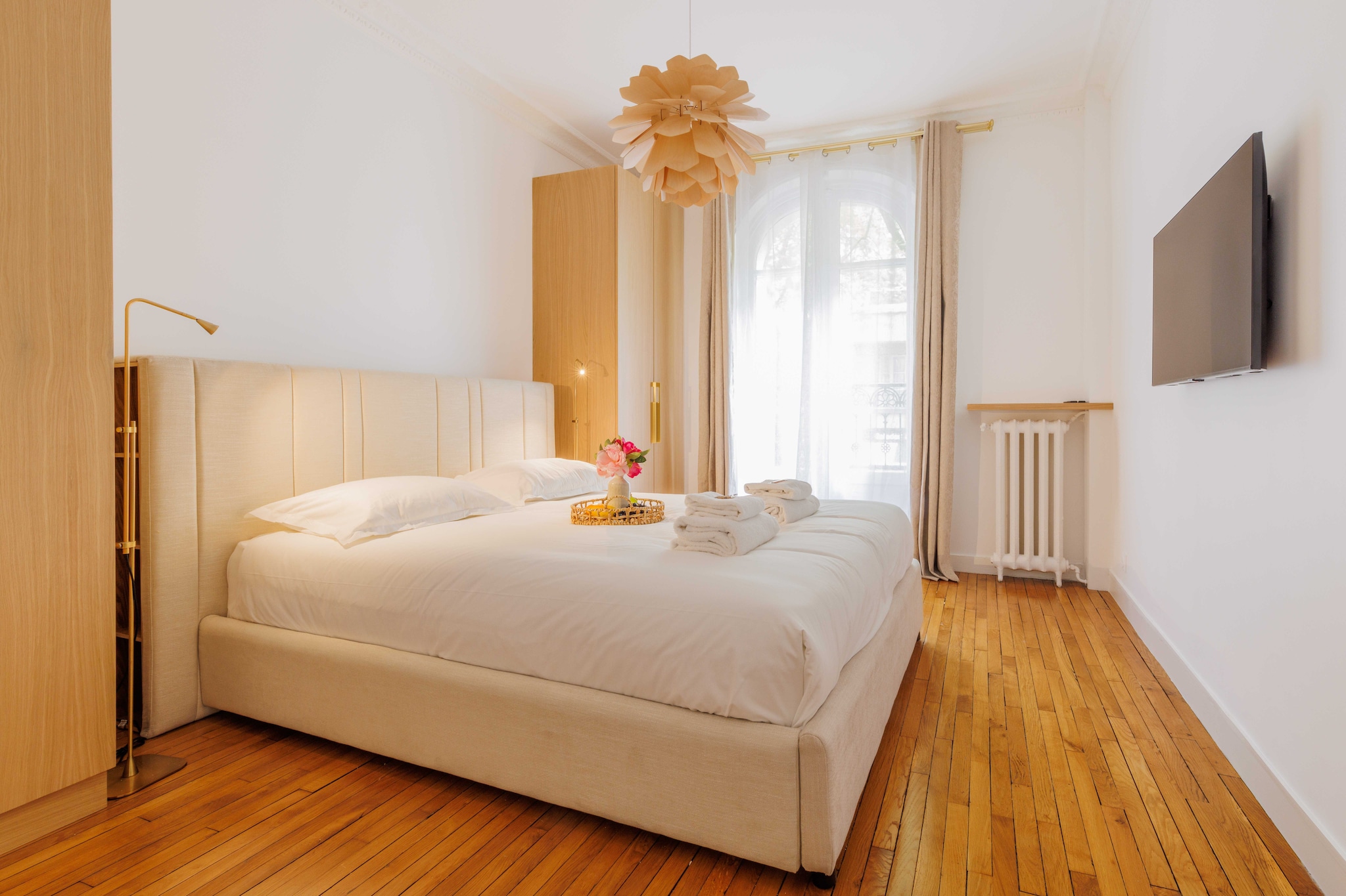 On the 1st floor: (Living room(Internet Access DSL, single sofa bed, TV), Kitchen(stove, electric kettle, toaster, coffee machine, oven, microwave, dishwasher, fridge, dishes and cutlery, Cooking basics), bedroom(Bed Linen, Wardrobe, double bed), bedroom(double bed), bathroom(shower, toilet, Towels/Sheets (Incl.), shampoo), toilet(toilet))\n\nElevator, Hot Water, First Aid, Play area, washing machine, heating, iron, Essentials, Carbon monoxide detector, Cleaning Disinfection, Downtown, Enhanced cleaning practices, High touch surfaces disinfected, Long term stays allowed