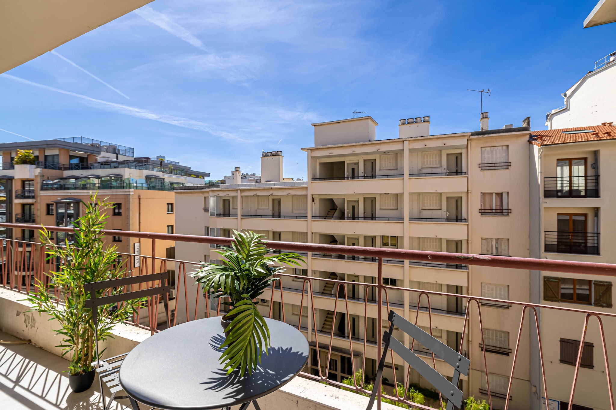 Beautiful apartment ideally located behind the Carlton, in the center of Cannes. Decorated with taste and a Haussmannian philosophy of Paris.

It is not necessary to have a car because the apartment is in the center of everything. There is a direct bus from Nice airport (210) which leaves every 30' and leaves you next to the Palais des Festivals. However, it is possible to have access to covered parking for an additional cost if necessary.

During your stay in Cannes, you'll have the chance to explore some wonderful nearby destinations, each offering a unique and memorable experience.	
 Antibes and its cape:Just a few kilometers from Cannes, the charming town of Antibes welcomes you. Explore its rich historical heritage, including the Picasso Museum housed in a superb chÃ¢teau. Stroll through the cobbled streets of old Antibes, where the Provencal market will awaken your senses with its scents and flavors. But don't forget to venture out to Cap d'Antibes, where coastal paths offer breathtaking views of the Mediterranean. 
Les trayas and its red rocks: West of Cannes lies the natural paradise of Les Trayas, a striking contrast to urban life. Explore mountain and forest landscapes that blend harmoniously with the Mediterranean coastline. Hiking enthusiasts will be delighted by the trails leading to the emblematic red rocks, offering breathtaking panoramic sea views.
Grasse and its perfume: Not far from Cannes is the town of Grasse, world-famous as the capital of perfume. You'll have the opportunity to visit renowned perfume factories such as Fragonard, Galimard and Molinard, where you'll discover the art of perfumery and even have the chance to create your own fragrance. Stroll through Grasse's medieval streets, steeped in history and  scents.