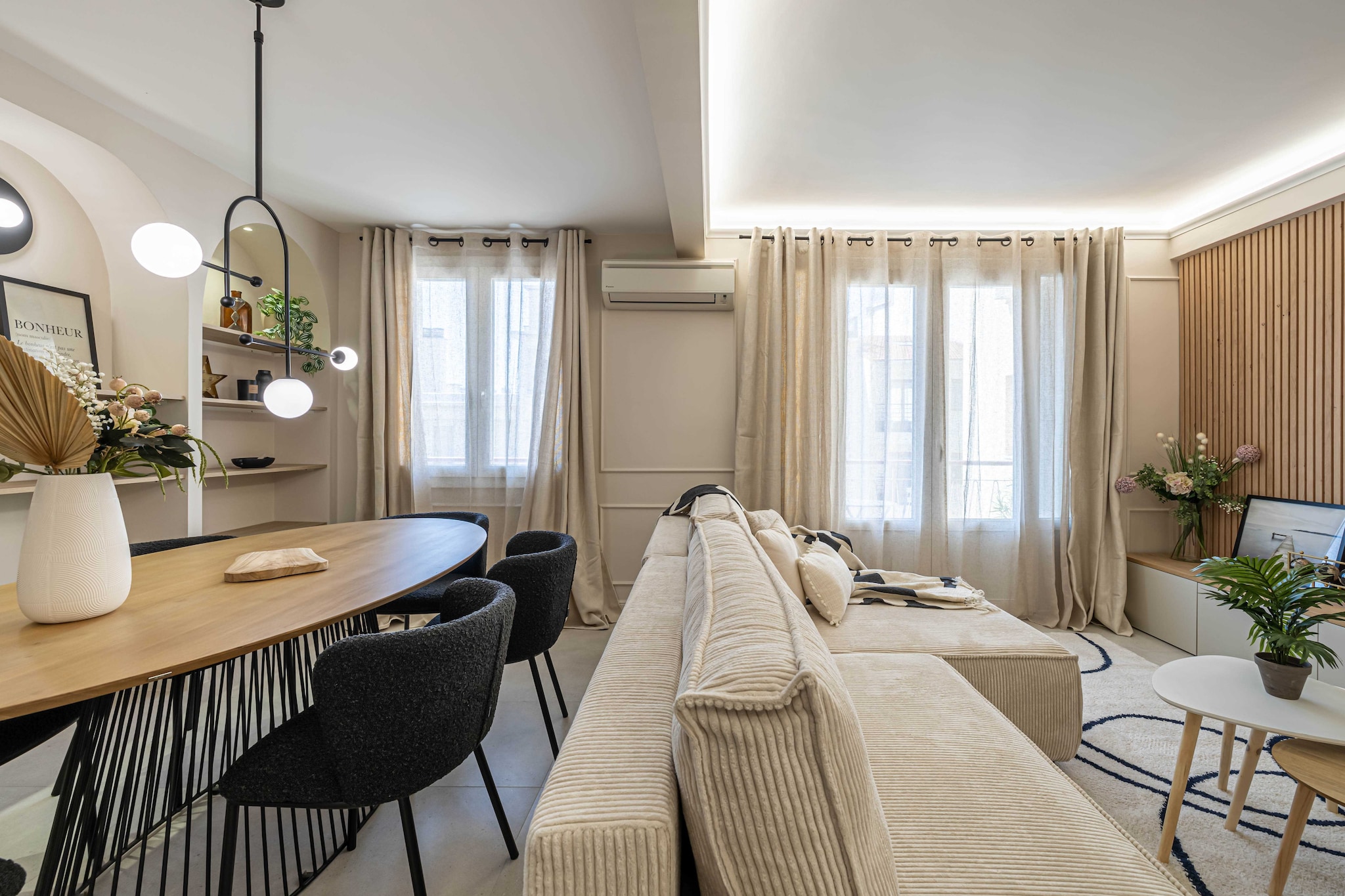 On the 4th floor: (Living room(TV, air conditioning), Kitchen(stove, electric kettle, toaster, coffee machine, oven, microwave, dishwasher, fridge, dishes and cutlery), bedroom(double bed), bedroom(double bed), bathroom(shower, toilet, Towels/Sheets (Incl.)), bathroom(shower))\n\nBed Linen, Elevator, Hot Water, Internet Access DSL, Wardrobe, First Aid, Play area, cot, washing machine, balcony or terrace, heating, iron, hairdryer, shampoo, Essentials, Carbon monoxide detector, Cleaning Disinfection, Downtown, Enhanced cleaning practices, High touch surfaces disinfected, Long term stays allowed, Near Ocean, Town