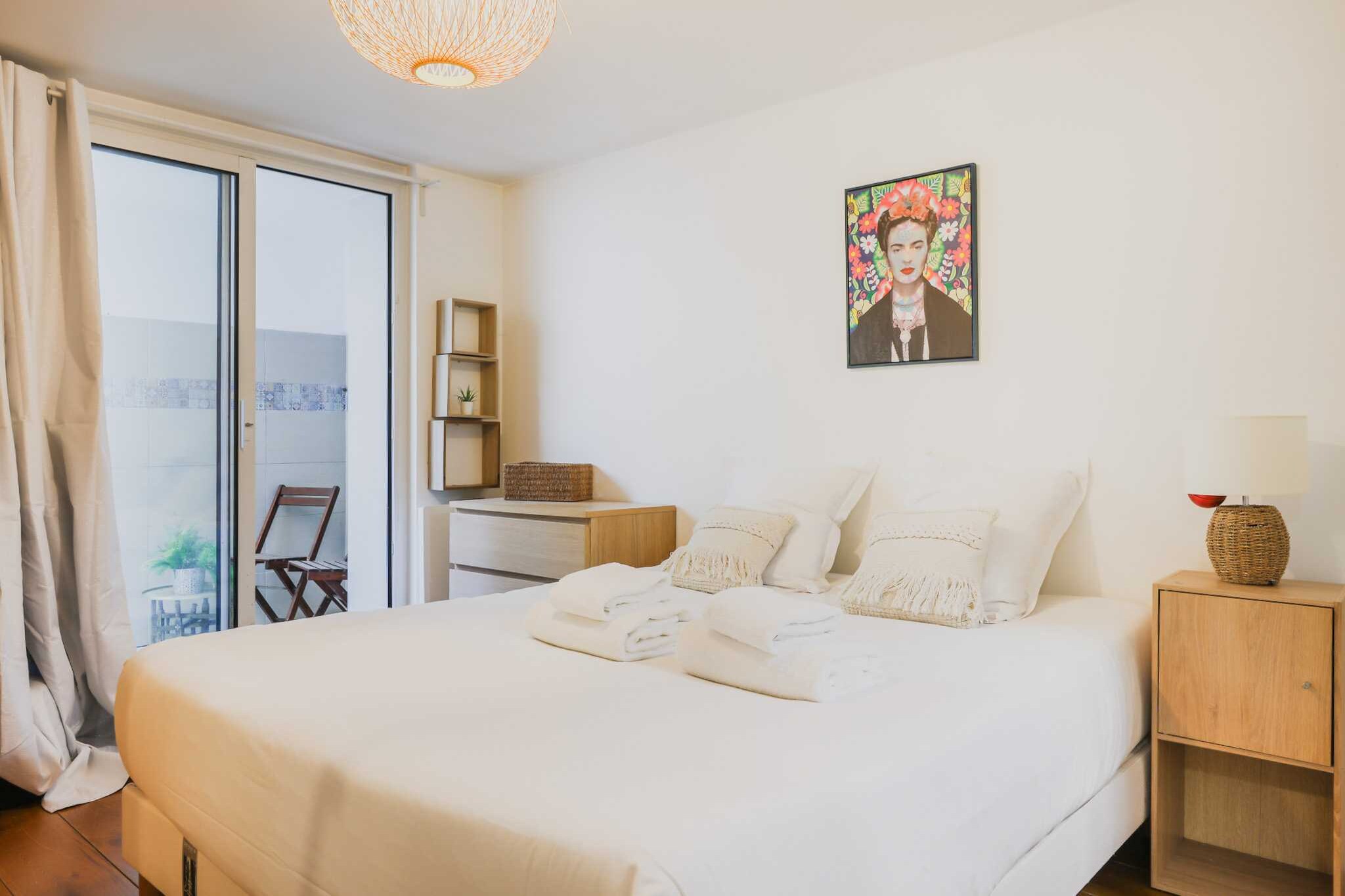 Ground floor: (Living room(TV, dining table), open kitchen(hob, electric kettle, toaster, hood, coffee machine, oven, microwave, dishwasher, fridge, freezer, dishes and cutlery, Cooking basics), Bedroom with bathroom(double king size bed, TV, shower, washbasin, toilet, fitness equipment), Bedroom with bathroom(bath tub, cot, washbasin, toilet, Queen Bed), Bedroom with bathroom(shower, toilet, Queen Bed))\n\nHot Water, Internet Access DSL, Wardrobe, First Aid, Play area, stove, tumble dryer, bath tub, washing machine, heating, air conditioning, iron, hairdryer, toys, crib(free), Towels/Sheets (Incl.), shampoo, Essentials, Carbon monoxide detector, Cleaning Disinfection, Downtown, Enhanced cleaning practices, High touch surfaces disinfected, Long term stays allowed, Room-darkening shades, Town