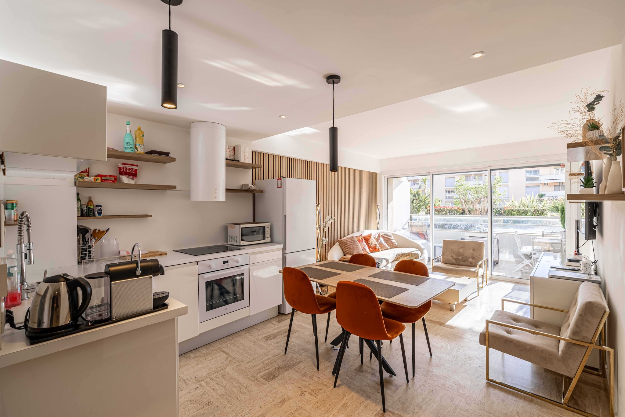 On the 1st floor: (Kitchen(stove, electric kettle, toaster, coffee machine, oven, fridge, freezer, electric hot plates, dishes and cutlery, Cooking basics), Living/diningroom(TV, dining table), bedroom(double bed, TV, balcony), bedroom(double bed, TV, balcony), bathroom(bath tub, washbasin, toilet), bathroom(bath tub, washbasin))\n\nBed Linen, Elevator, Hot Water, Internet Access DSL, Wardrobe, storage, TV, microwave, dishwasher, cot, balcony or terrace, heating, air conditioning, terrace(10 m2), parking, iron, hairdryer, Towels/Sheets (Incl.), shampoo, Dedicated workspace, Cleaning Disinfection, Enhanced cleaning practices, High touch surfaces disinfected, Long term stays allowed, Near Ocean