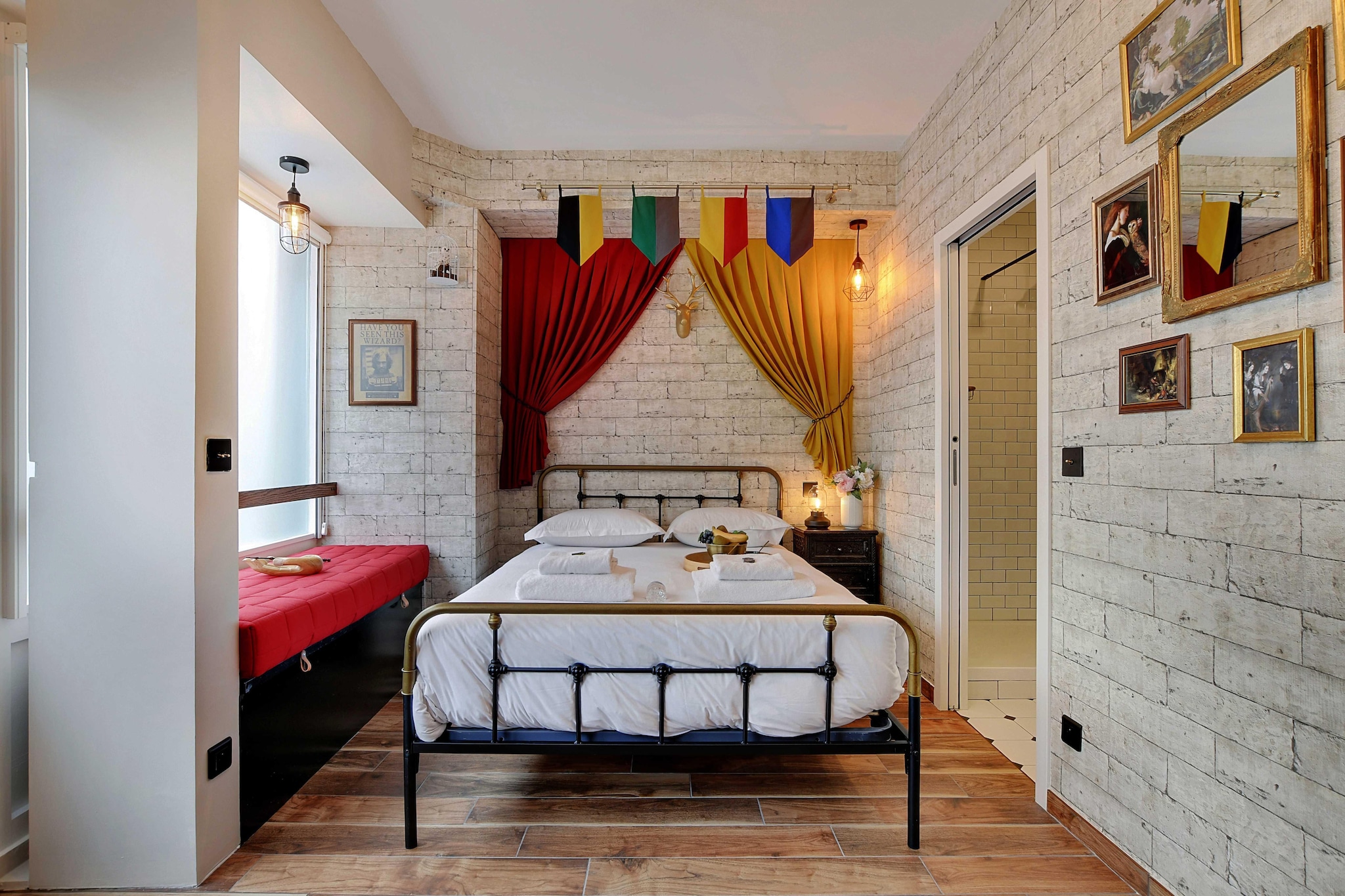 OL-113-MORILLONS-Bedroom