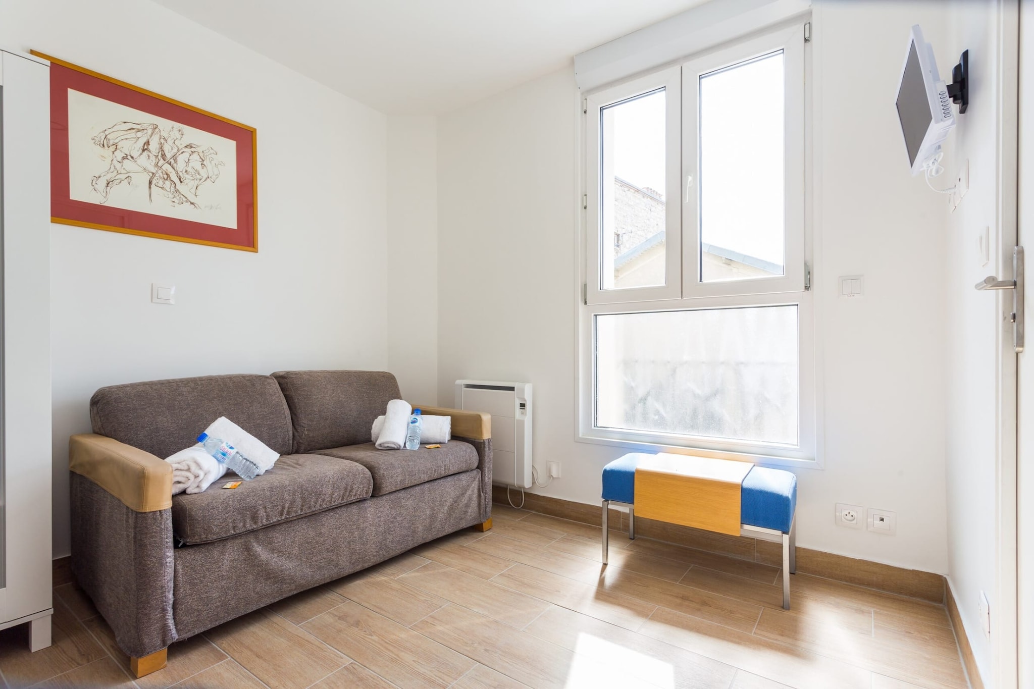 Checkmyguest offers this charming 15m2 studio in the heart of Malakoff, near the Maison des Arts. With its optimized spaces and strategic location, this property represents a unique opportunity to take full advantage of city life. Don't miss this opportunity to stay in one of the region's most dynamic neighborhoods.