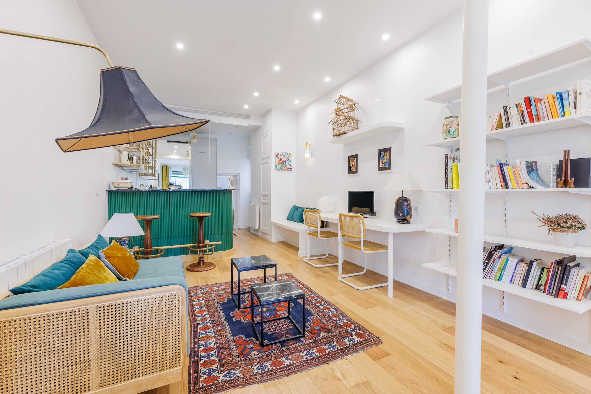 Located right next to Montparnasse, this 52sqm apartment offers all the necessary comfort for a pleasant stay in Paris.

The geographical situation of the apartment will allow you to move very easily in the capital via these numerous possibilities of public transport: 

- Metro: Raspail (line 4)
- Day & night bus
- VÃ©lib station
- Several Taxi companies available : G7 cabs (the most used) - call 36 07.