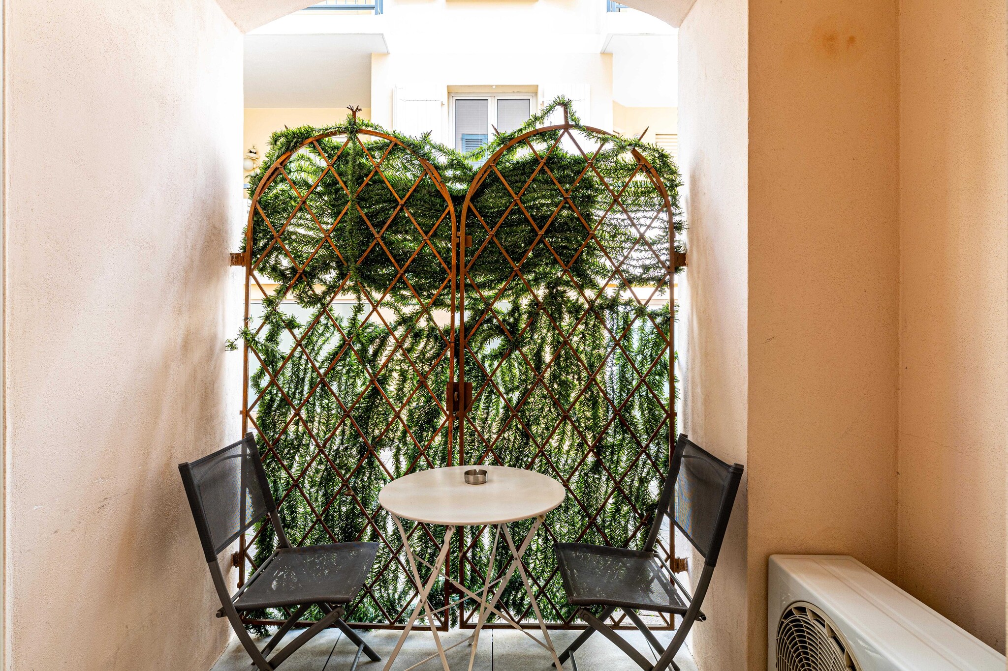 Tastefully renovated, spacious studio apartment in the picturesque medieval quarter, just 2 min walk from the City Centre!

- By plane: Nice airport is 30 minutes from Cannes
- Private driver from Nice airport: Reservation on request
- By car: Public parking at 100 m
- By train: the station is a 15-minute walk away
During your stay in Cannes, you'll have the chance to explore some wonderful nearby destinations, each offering a unique and memorable experience.	
 Antibes and its cape:Just a few kilometers from Cannes, the charming town of Antibes welcomes you. Explore its rich historical heritage, including the Picasso Museum housed in a superb chÃ¢teau. Stroll through the cobbled streets of old Antibes, where the Provencal market will awaken your senses with its scents and flavors. But don't forget to venture out to Cap d'Antibes, where coastal paths offer breathtaking views of the Mediterranean. 
Les trayas and its red rocks: West of Cannes lies the natural paradise of Les Trayas, a striking contrast to urban life. Explore mountain and forest landscapes that blend harmoniously with the Mediterranean coastline. Hiking enthusiasts will be delighted by the trails leading to the emblematic red rocks, offering breathtaking panoramic sea views.
Grasse and its perfume: Not far from Cannes is the town of Grasse, world-famous as the capital of perfume. You'll have the opportunity to visit renowned perfume factories such as Fragonard, Galimard and Molinard, where you'll discover the art of perfumery and even have the chance to create your own fragrance. Stroll through Grasse's medieval streets, steeped in history and intoxicating scents.