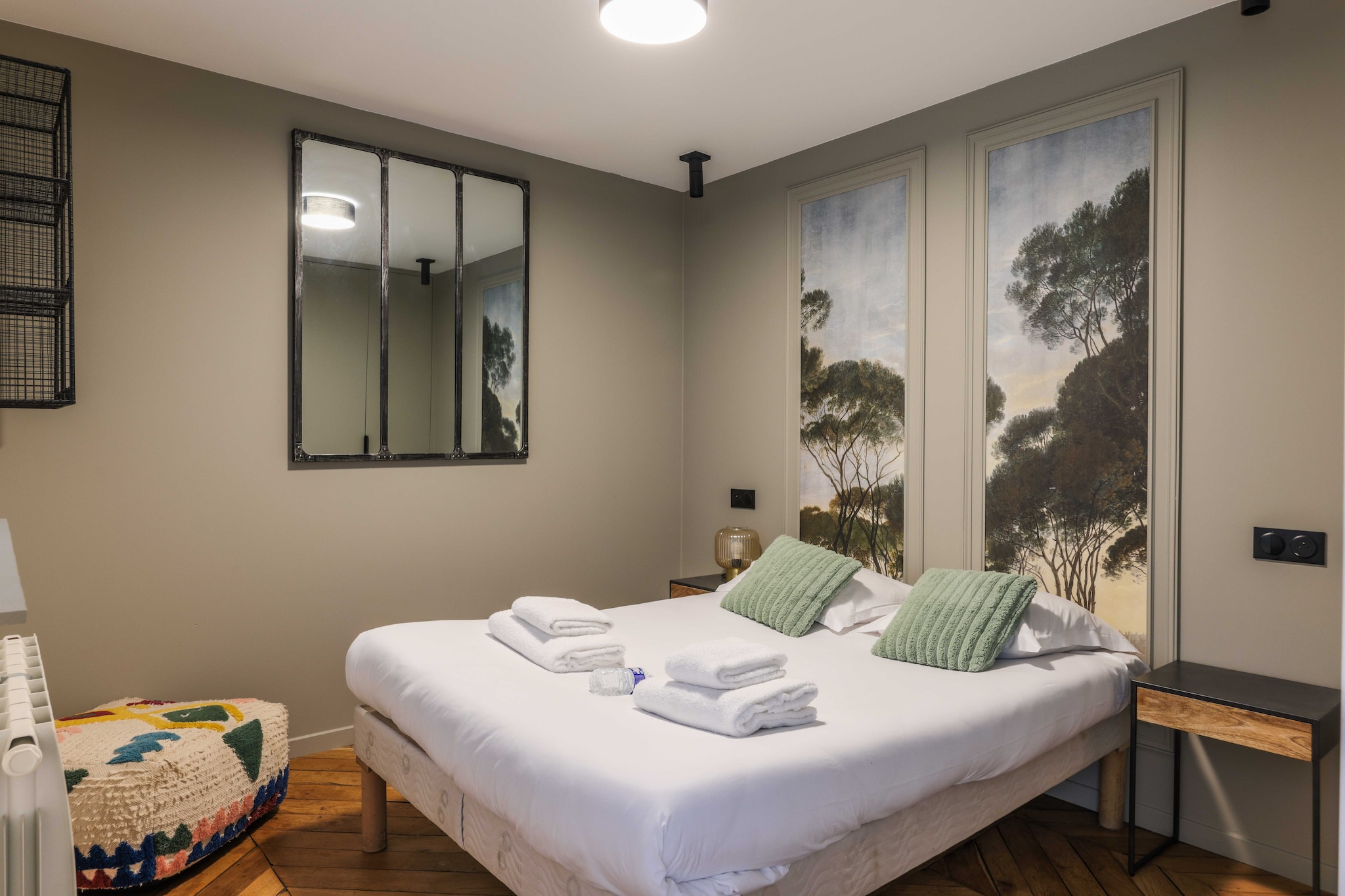 Ground floor: (Kitchen(stove, electric kettle, toaster, coffee machine(espresso), microwave, fridge, electric hot plates, dishes and cutlery, Wine glasses), Living/bed room(single sofa bed), bedroom(double bed), bathroom(shower, washbasin, toilet, washing machine))\n\nBed Linen, Desk, Hot Water, Internet Access DSL, Wardrobe, First Aid, Play area, TV, washing machine, heating, iron, hairdryer, Towels/Sheets (Incl.), shampoo, Dedicated workspace, Cooking basics, Carbon monoxide detector, Cleaning Disinfection, Enhanced cleaning practices, High touch surfaces disinfected, Long term stays allowed, Town