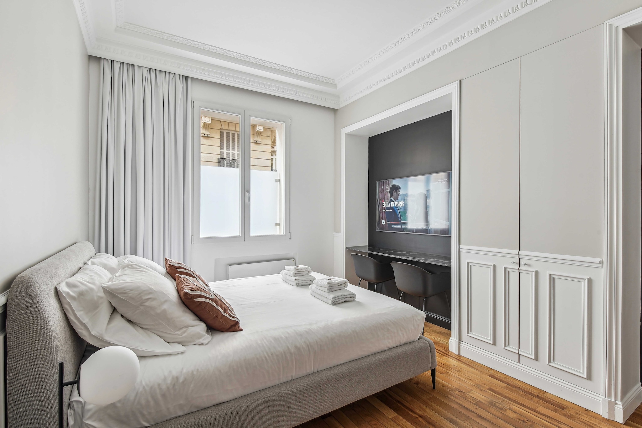 Ground floor: (Living room(Bed Linen, Desk, single sofa bed, TV), Kitchen(stove, electric kettle, toaster, coffee machine, microwave, dishwasher, fridge, dishes and cutlery), bedroom(Queen Bed), bedroom(double bed), bathroom(shower, hairdryer, Towels/Sheets (Incl.), shampoo), toilet(toilet))\n\nHot Water, Internet Access DSL, Wardrobe, First Aid, Play area, washing machine, heating, iron, Essentials, Dedicated workspace, Cooking basics, Carbon monoxide detector, Downtown, Enhanced cleaning practices, Long term stays allowed, Room-darkening shades