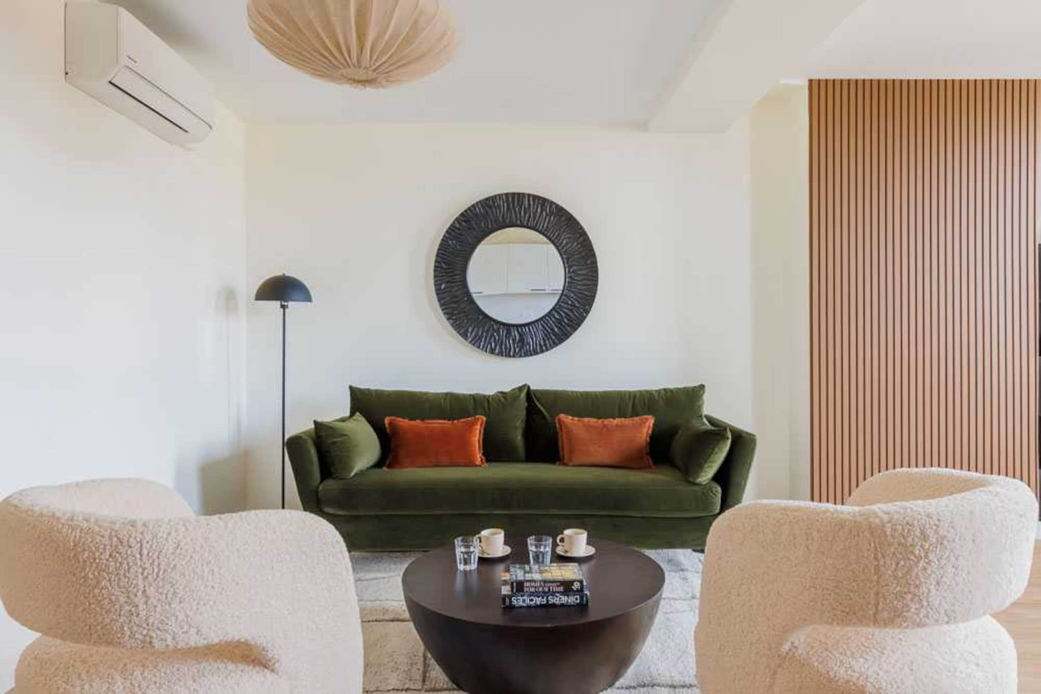 Checkmyguest offers you a spacious and charming 60 mÂ² apartment with two comfortable bedrooms. You'll find it in the trendy Notre-Dame-des-Champs district, in the 6th arrondissement of Paris. Nearby, discover the HÃ´tel des Invalides, an architectural ensemble dating back to the XVIIáµ‰ century, as well as the Pantheon, in the heart of the Latin Quarter.