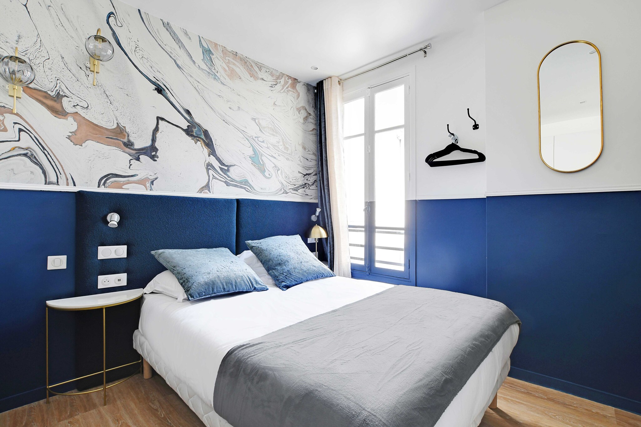 Welcome to our residence in the 18th arrondissement of Paris, close to Sacré-Cœur and Montmartre, a 15-minute walk away! Our apartments and studios are all air-conditioned and equipped with all amenities. They're the perfect option for a convenient, comfortable stay. Just 3 minutes from the metro and close to all amenities.