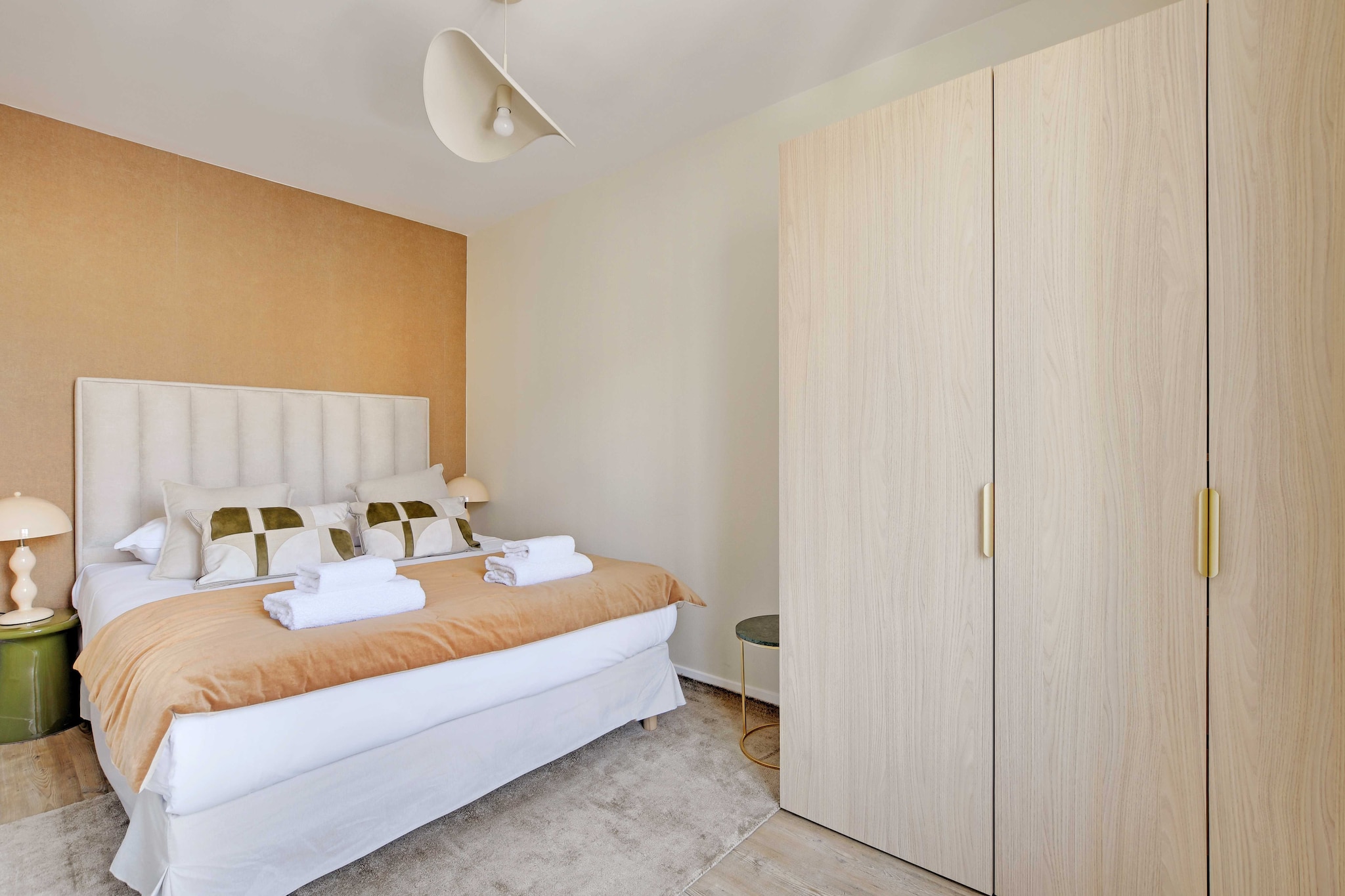 Bed Linen, Desk, Hot Water, Internet Access DSL, Wardrobe, Living room(single sofa bed), Kitchen, bedroom(Queen Bed), bathroom(shower, toilet), First Aid, Play area, TV, stove, electric kettle, toaster, coffee machine, microwave, dishwasher, fridge, bath tub, washing machine, heating, iron, hairdryer, Towels/Sheets (Incl.), shampoo, Essentials, dishes and cutlery, Dedicated workspace, Cooking basics, Carbon monoxide detector, Cleaning Disinfection, Downtown, Enhanced cleaning practices, High touch surfaces disinfected, Long term stays allowed, Room-darkening shades, Town